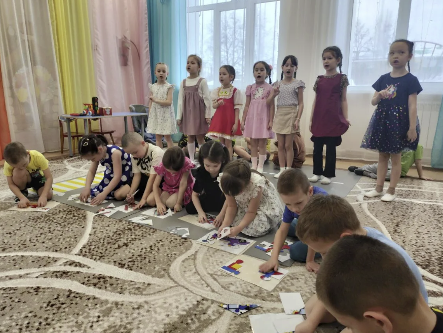 Актанышның 4 нче «Әтәчкәй» балалар бакчасында юл хәрәкәте кагыйдәләренә багышланган чара узды