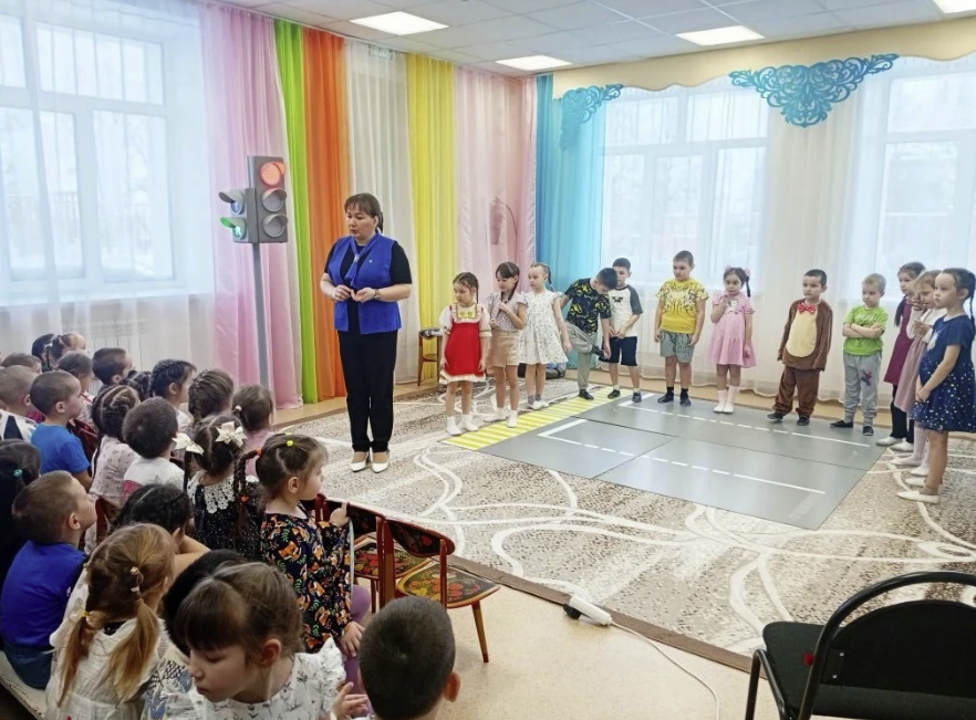 Актанышның 4 нче «Әтәчкәй» балалар бакчасында юл хәрәкәте кагыйдәләренә багышланган чара узды