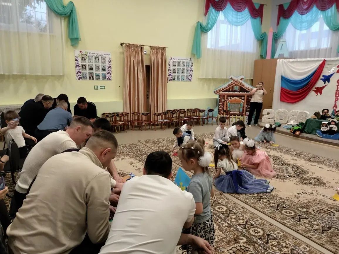 «Әти белән — хәвефсез!»: «Каенкай» балалар бакчасында Ватанны саклаучылар көнен файдалы уздырдылар