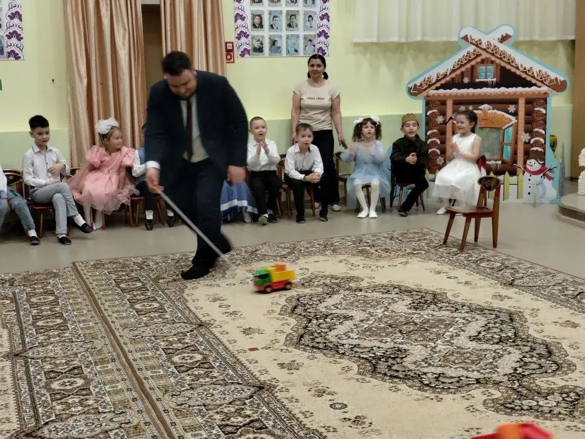 «Әти белән — хәвефсез!»: «Каенкай» балалар бакчасында Ватанны саклаучылар көнен файдалы уздырдылар