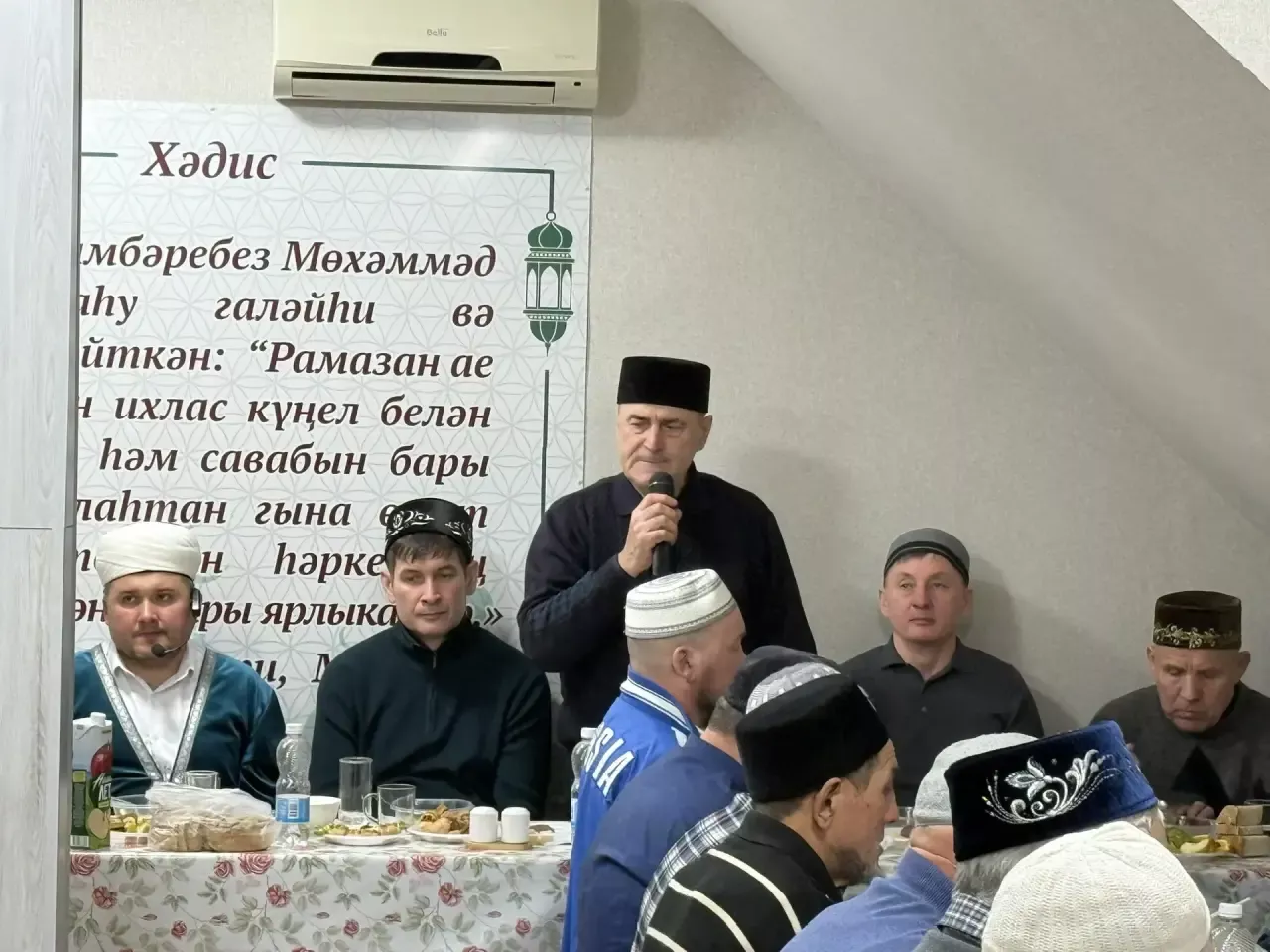 Казандагы Актаныш якташлар җәмгыяте җитәкчесе Вәсим Вахитов туган ягында ифтар мәҗлесе оештырды