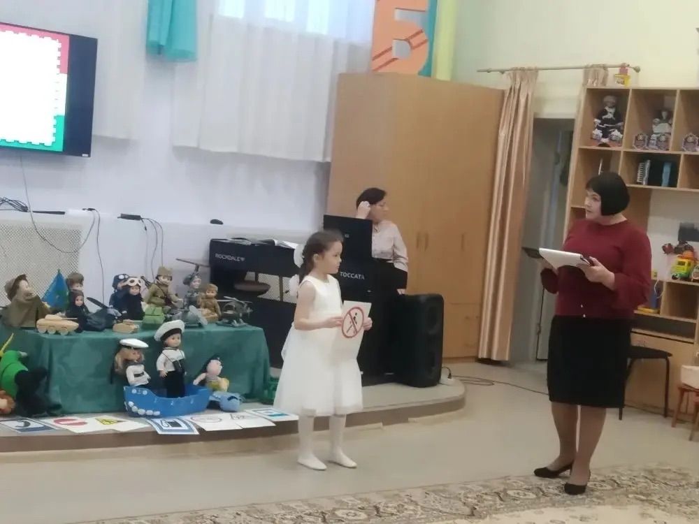 «Әти белән — хәвефсез!»: «Каенкай» балалар бакчасында Ватанны саклаучылар көнен файдалы уздырдылар