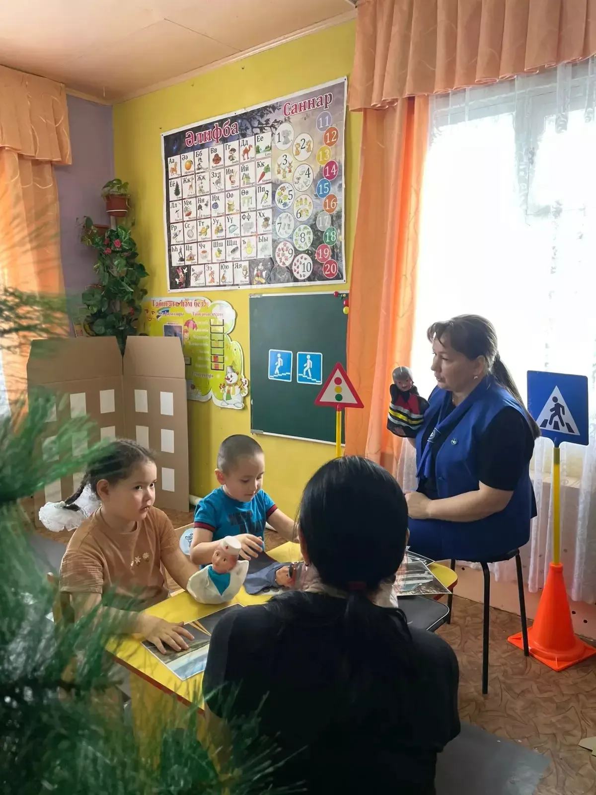 Әҗәкүл балалар бакчасында юл йөрү кагыйдәләрен өйрәнүгә багышланган чара узды