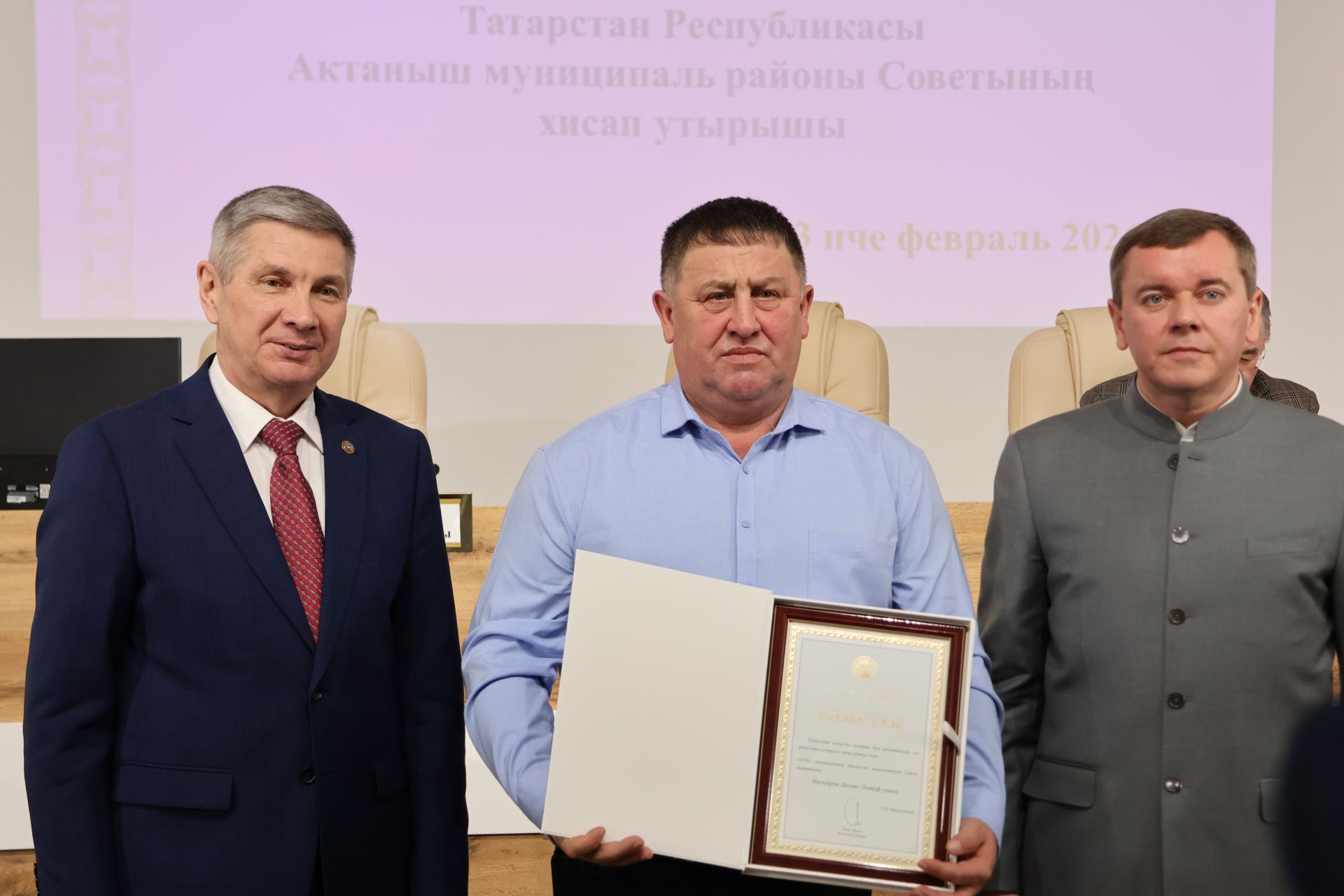 Актанышта хезмәт алдынгылары бүләкләнде