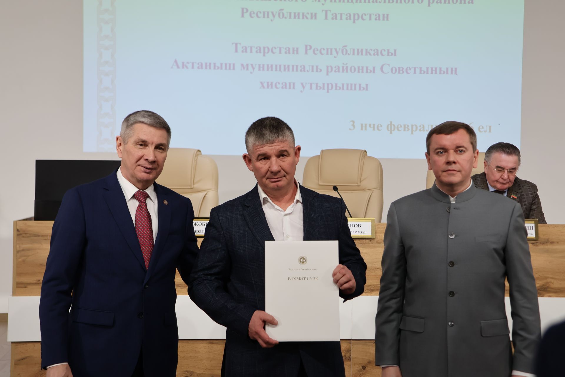 Актанышта хезмәт алдынгылары бүләкләнде