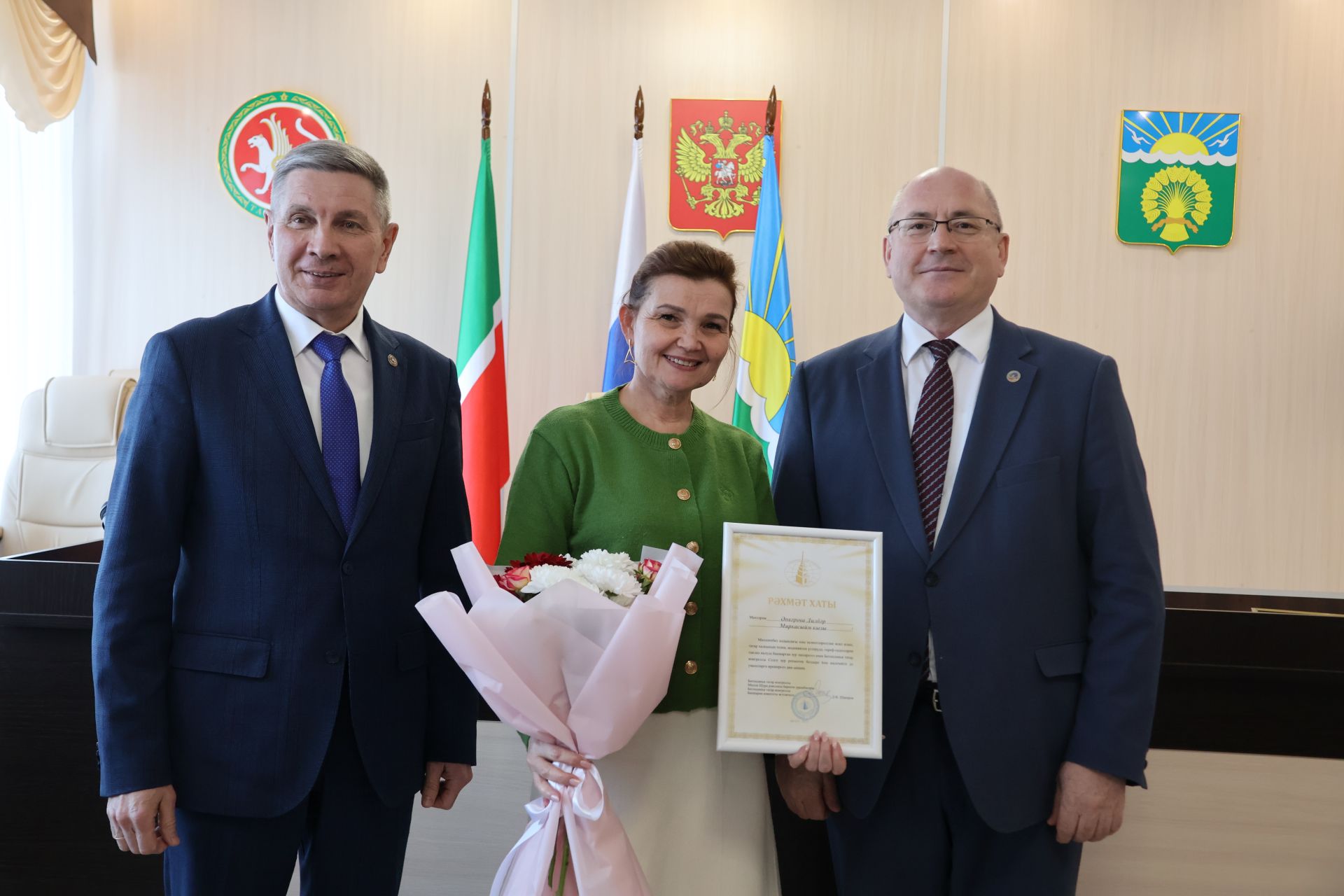Райондашларыбыз Бөтендөнья татар конгрессының рәхмәт хаты белән бүләкләнде