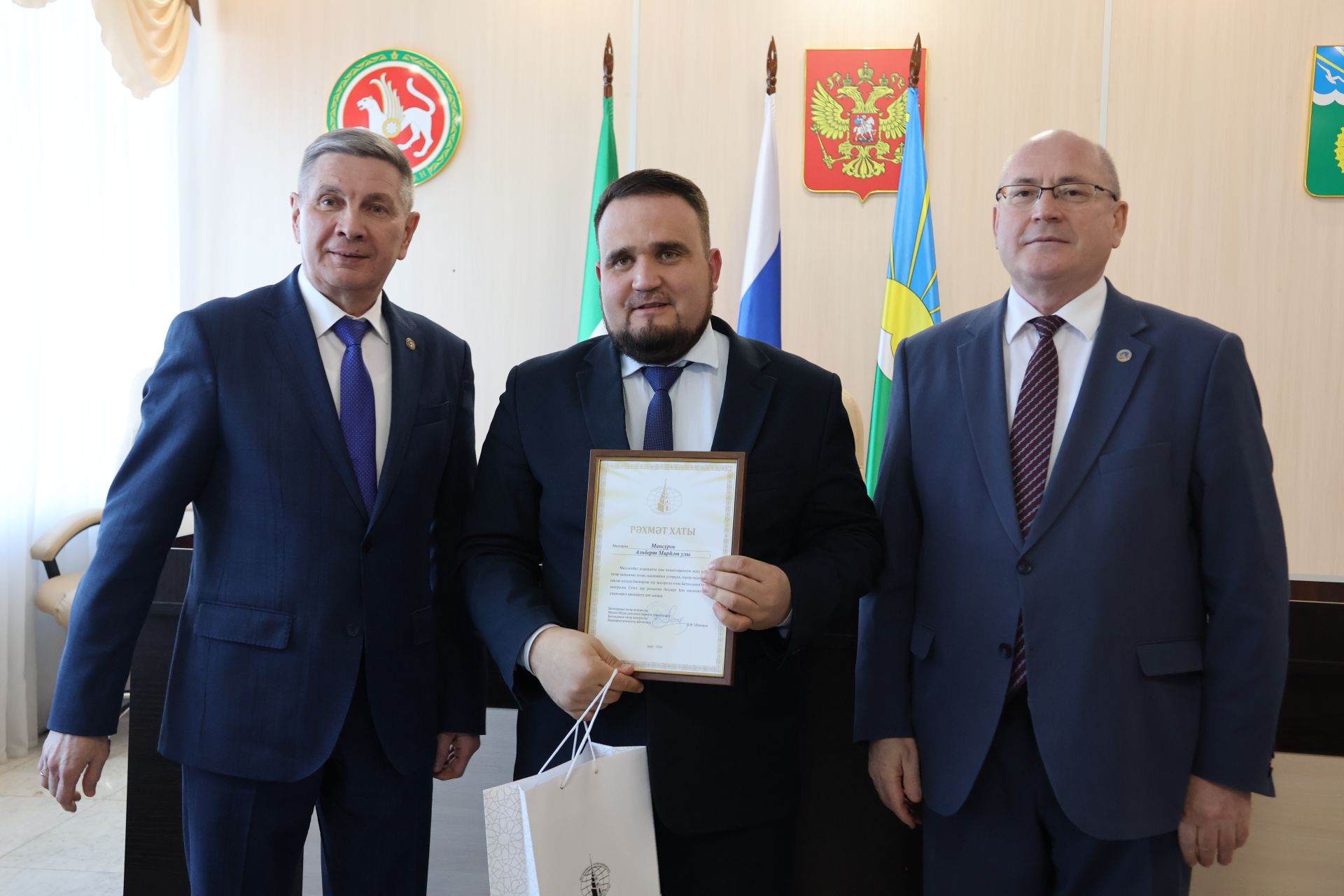 Райондашларыбыз Бөтендөнья татар конгрессының рәхмәт хаты белән бүләкләнде