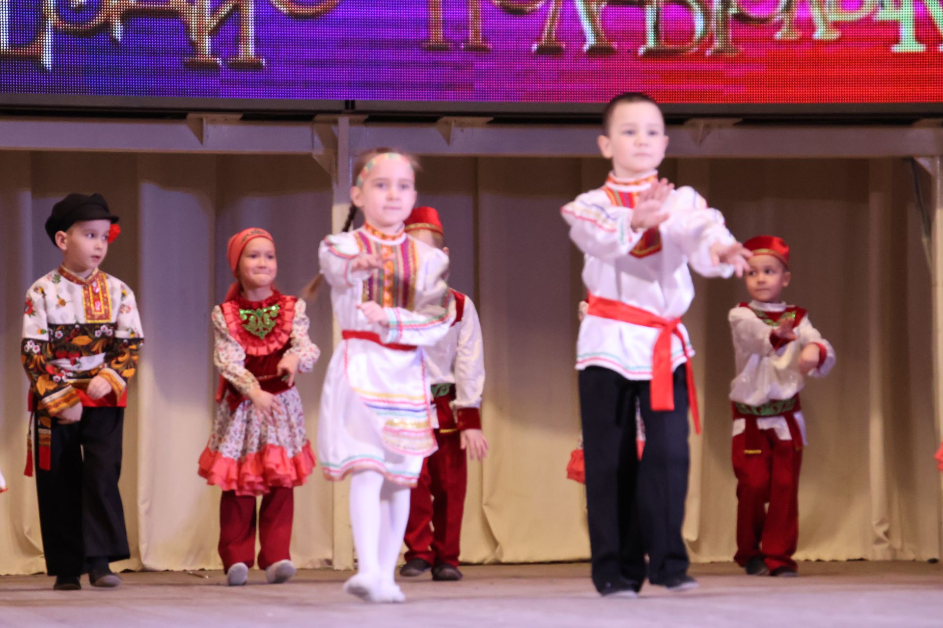 «Йолдызлык – 2026»: Балалар бакчалары гала-концертыннан безнең репортаж