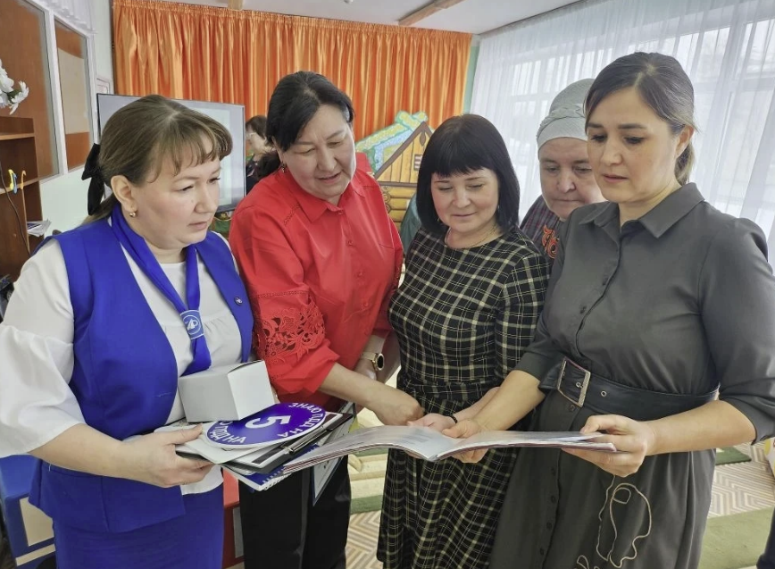 «Ромашка» балалар бакчасында тәрбиячеләр юл йөрү кагыйдәләренә өйрәтү буенча фикер алышты