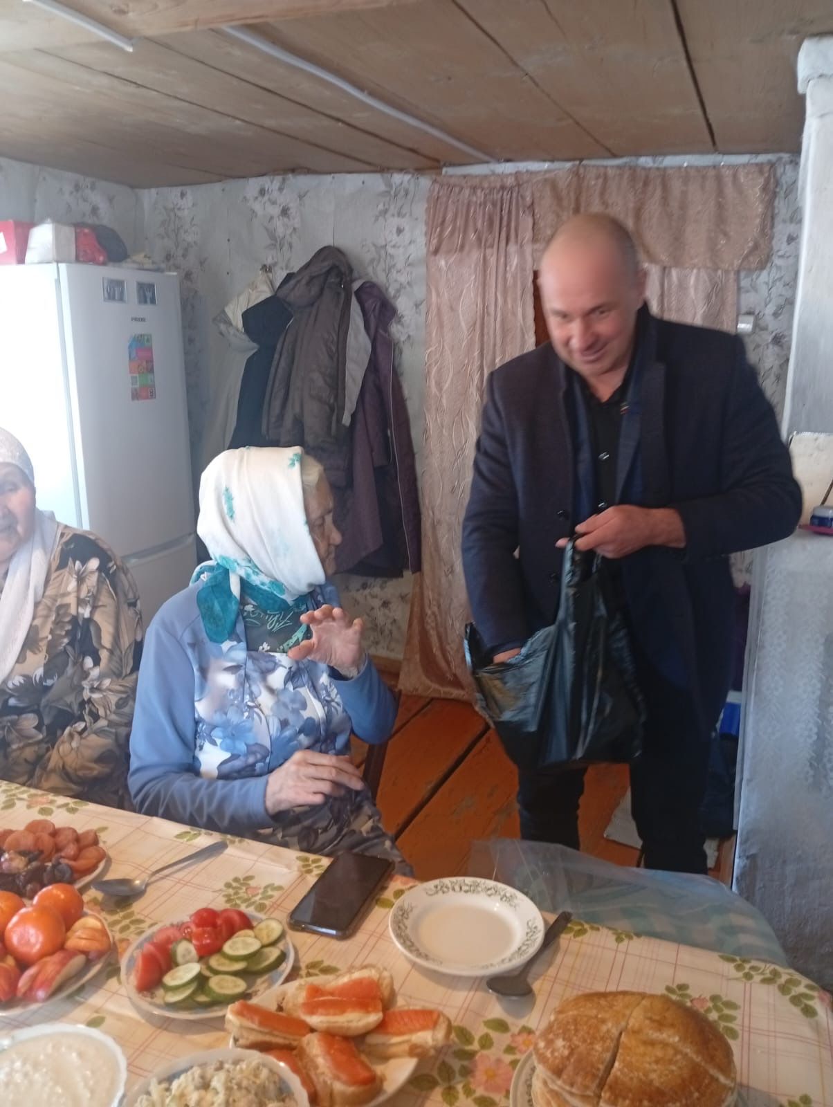Такталачык авылында яшәүче Гөлсимә Якупова 90 яшьлек юбилеен билгеләп үтте