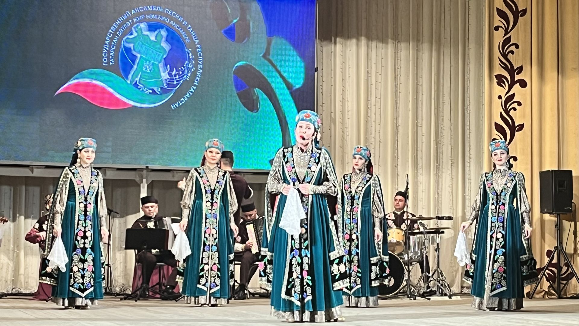 Татарстан Республикасы Дәүләт җыр һәм бию ансамбле Актаныш тамашачысына «Хәзинә» программасын тәкъдим итте