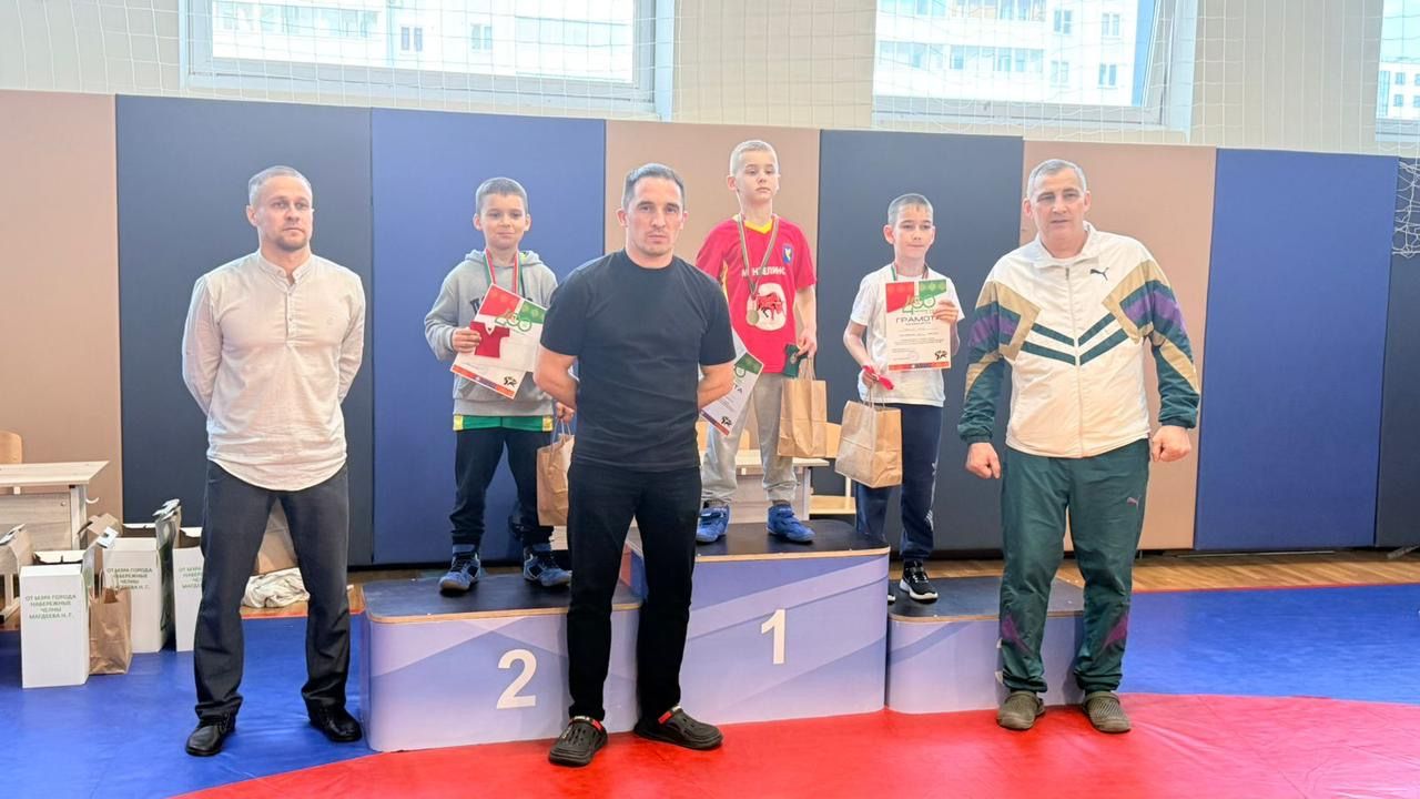 «Нур Баян» командасы Чаллының юбилеена багышланган көрәш ярышында уңышлы чыгыш ясады