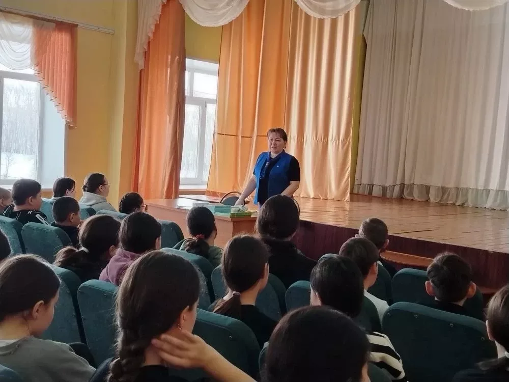 ЮХИДИ хезмәткәрләре язгы каникуллар алдыннан Киров мәктәбе укучылары белән очрашты