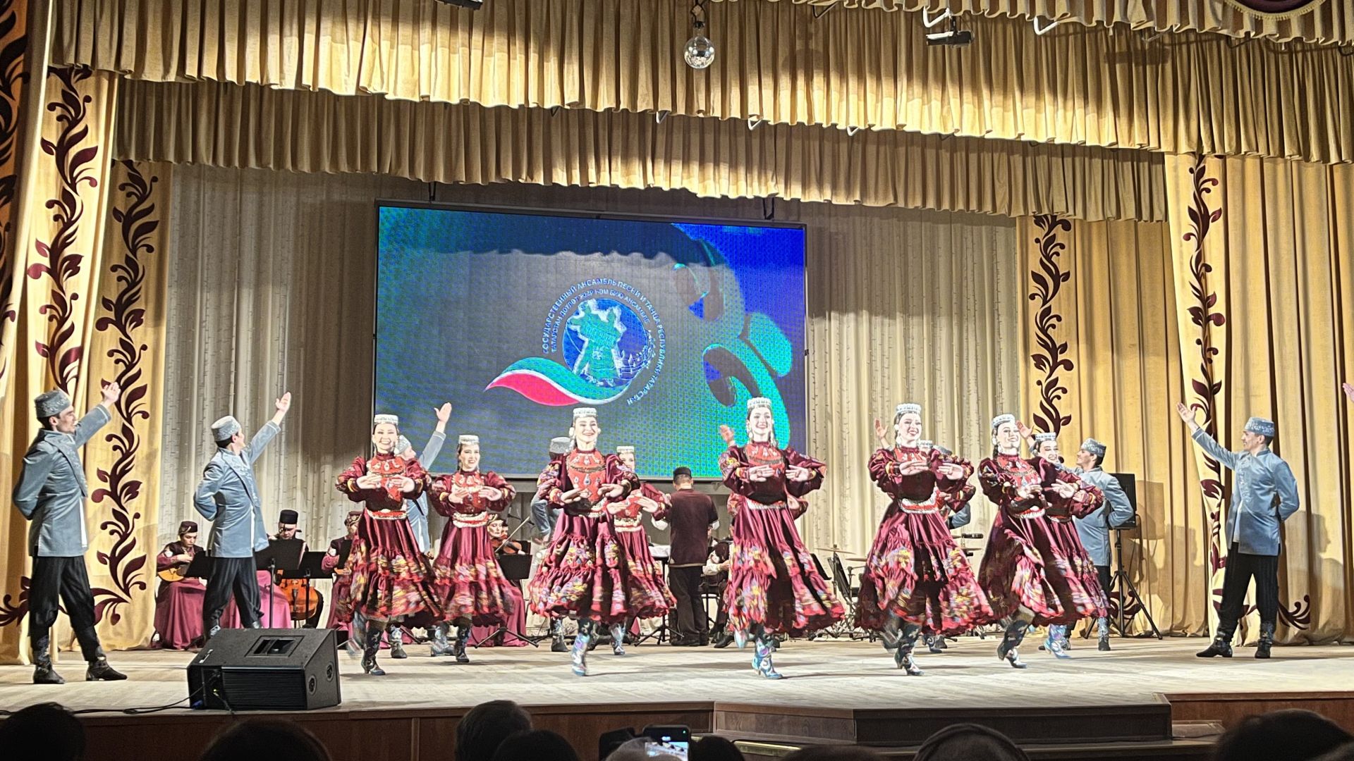 Татарстан Республикасы Дәүләт җыр һәм бию ансамбле Актаныш тамашачысына «Хәзинә» программасын тәкъдим итте