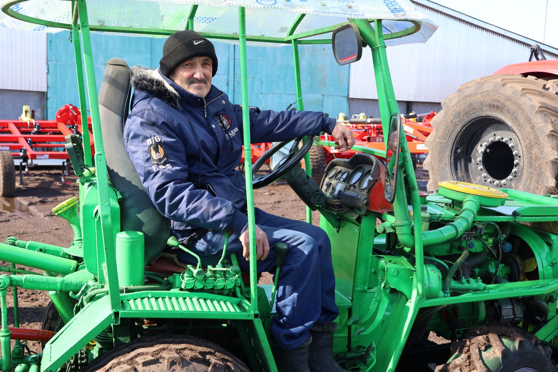Пучы Кулибины бәрәңге утырта торган трактор ясаган