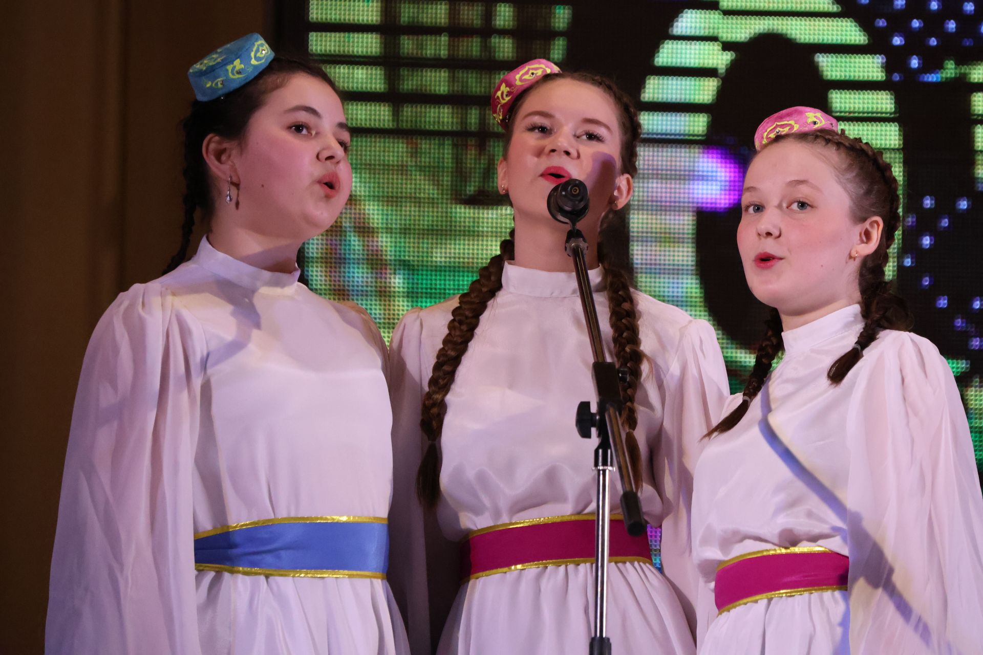 «Йолдызлык-2026»: Актаныш районы мәктәп укучыларының гала-концертыннан безнең репортаж