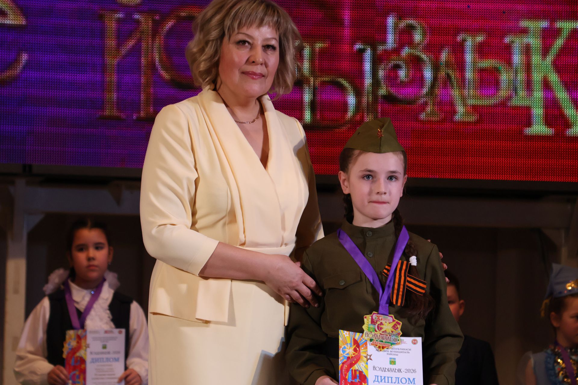 «Йолдызлык-2026»: Актаныш районы мәктәп укучыларының гала-концертыннан безнең репортаж