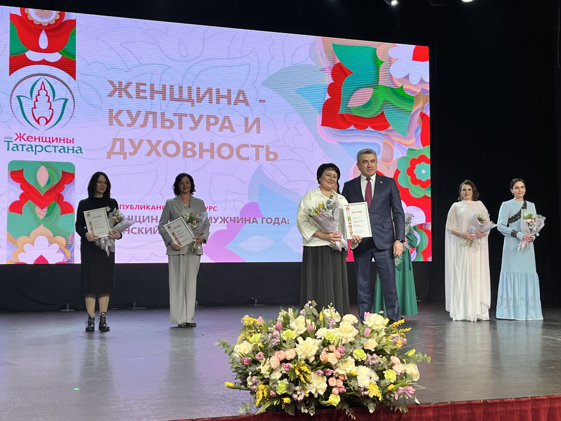 Кәзкәй китапханәчесе Гөлназ Әхмәдишина республикакүләм бәйрәмдә бүләкләнде