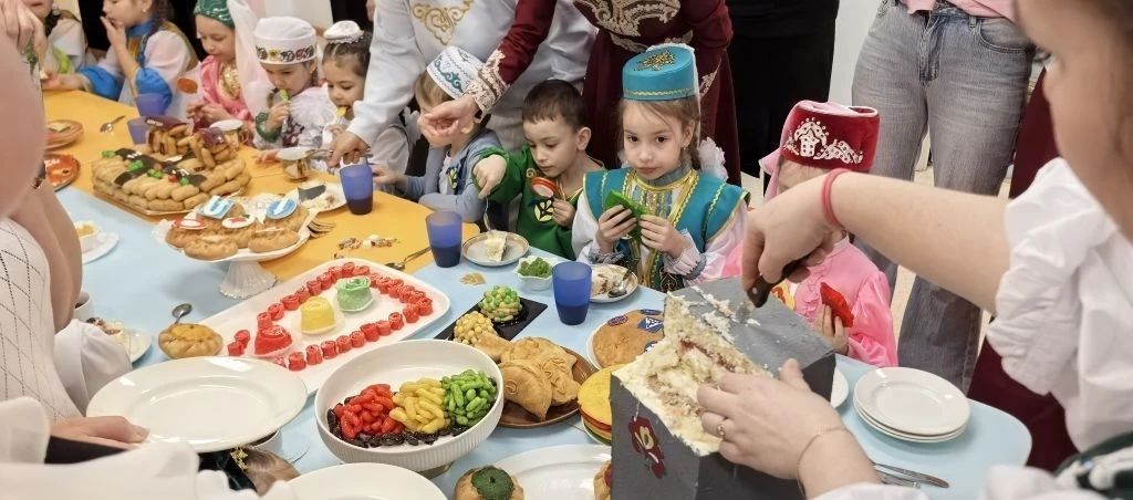 «Тәмле юл билгесе» бәйгесе: балалар һәм ата-аналар иҗатта берләште