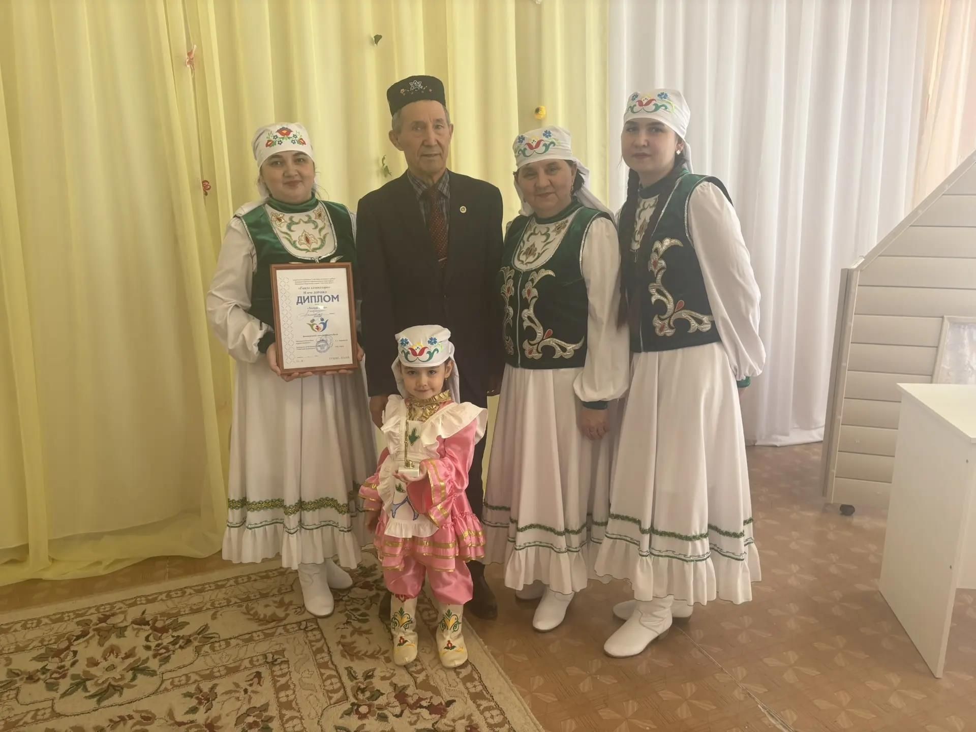 Әхмәтовлар гаиләсе — республикакүләм фестиваль призёры
