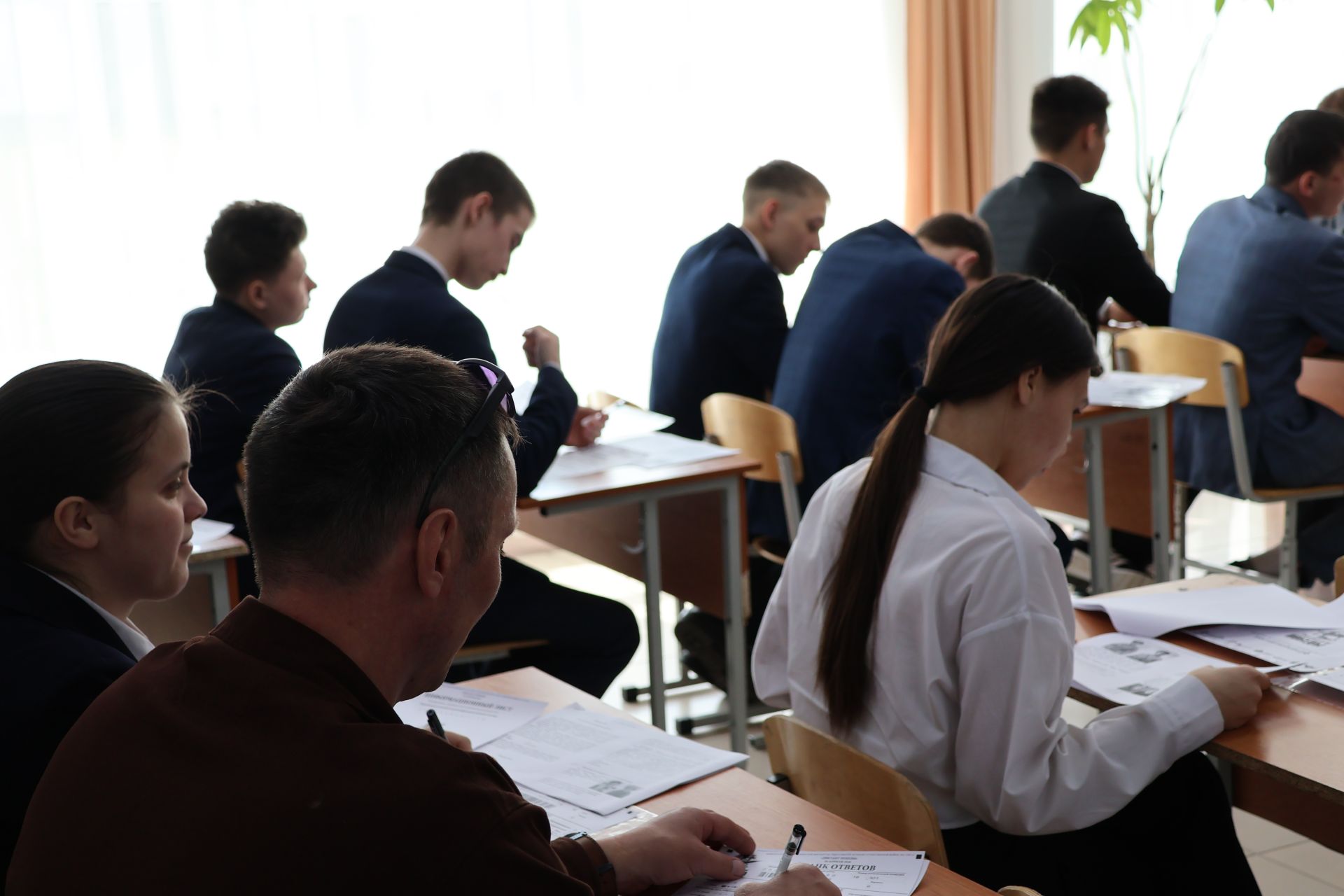Актаныш технология техникумында узган «Җиңү диктанты» акциясе студентларны, укытучыларны һәм кунакларны бер мәйданга җыйды