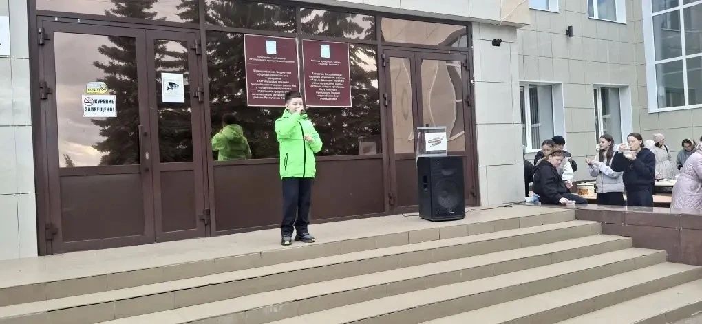 Актанышның 2нче санлы мәктәбендә хәйрия ярминкәсе һәм «Карга боткасы» бәйрәме узды