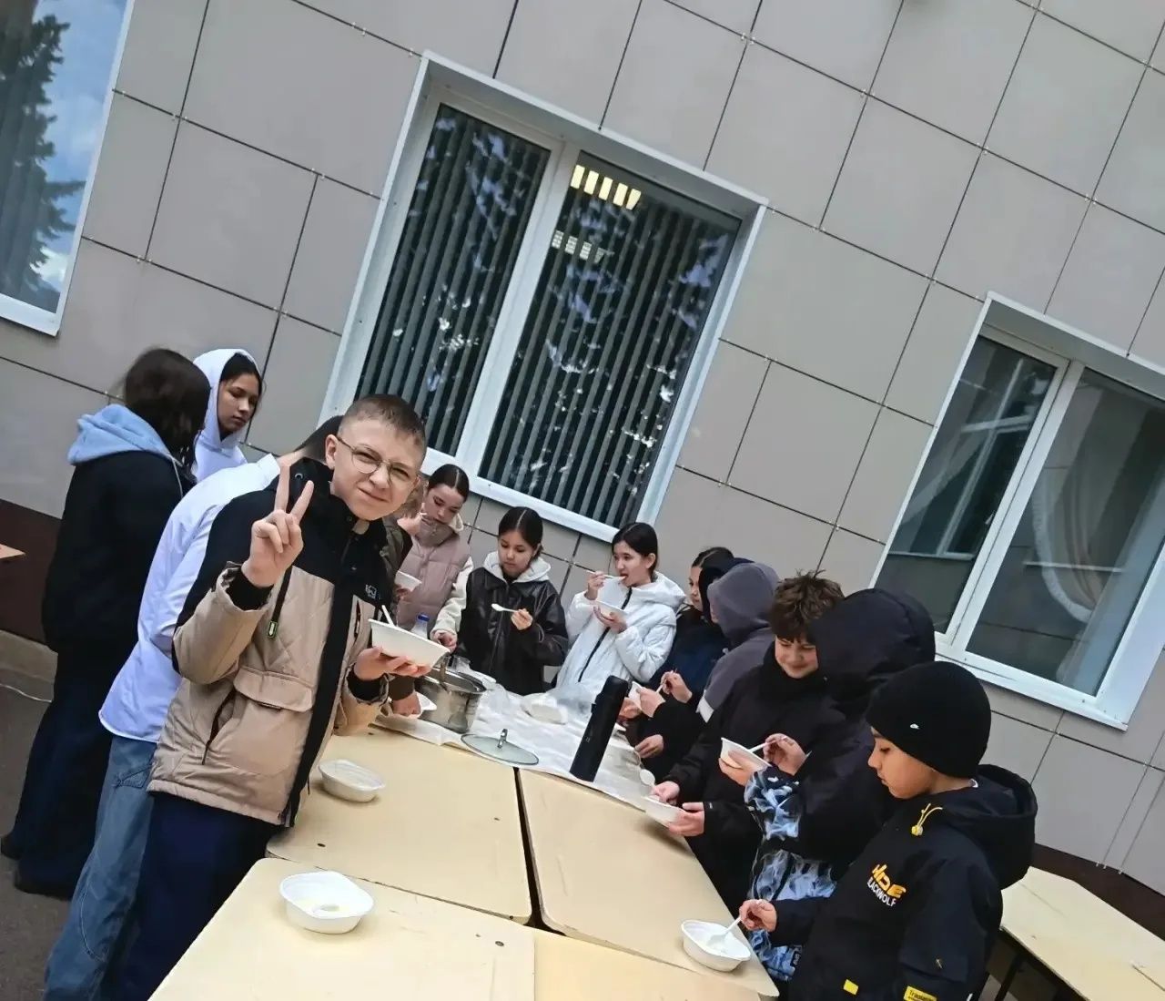 Актанышның 2нче санлы мәктәбендә хәйрия ярминкәсе һәм «Карга боткасы» бәйрәме узды