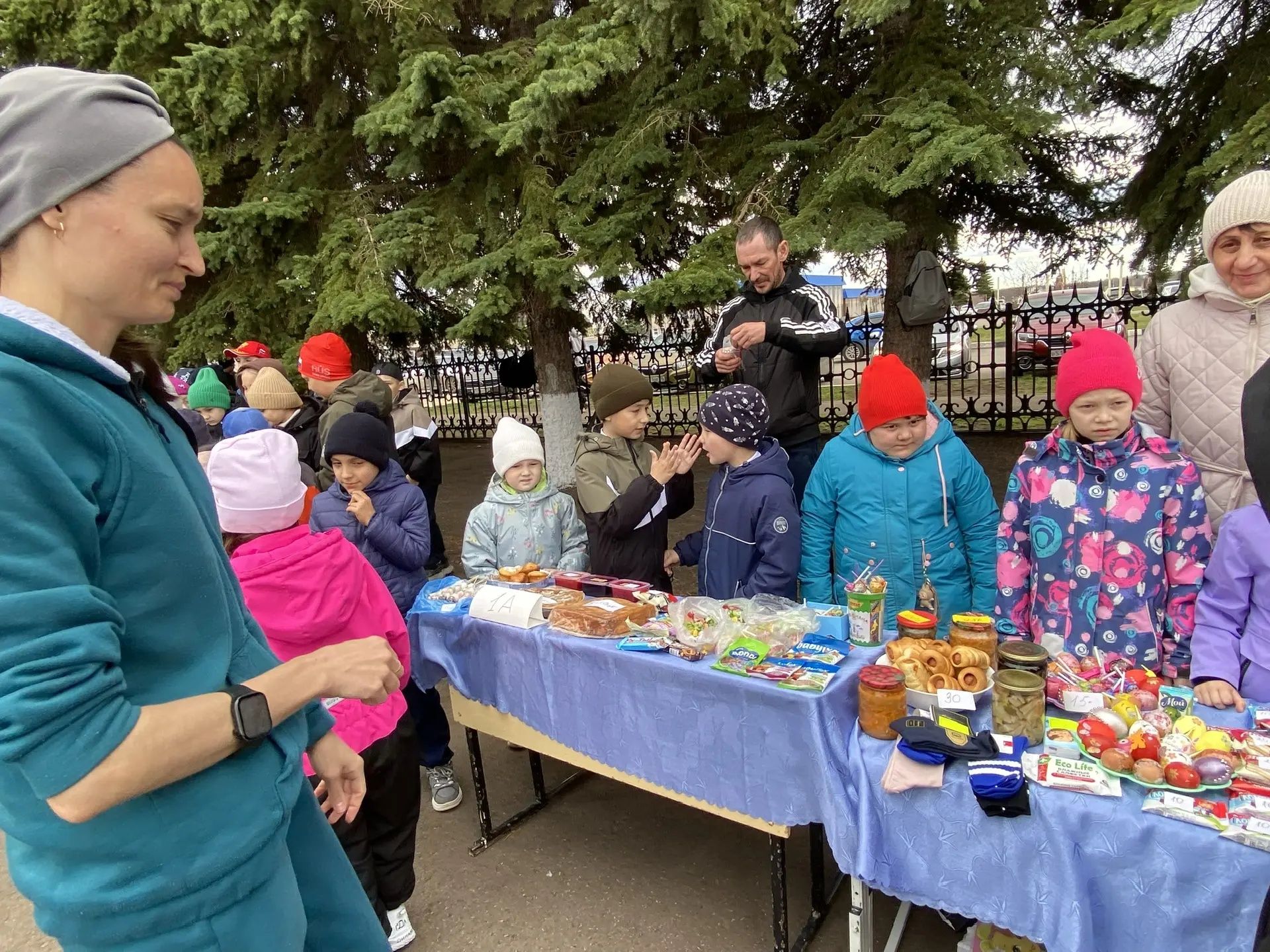 Актанышның 2нче санлы мәктәбендә хәйрия ярминкәсе һәм «Карга боткасы» бәйрәме узды