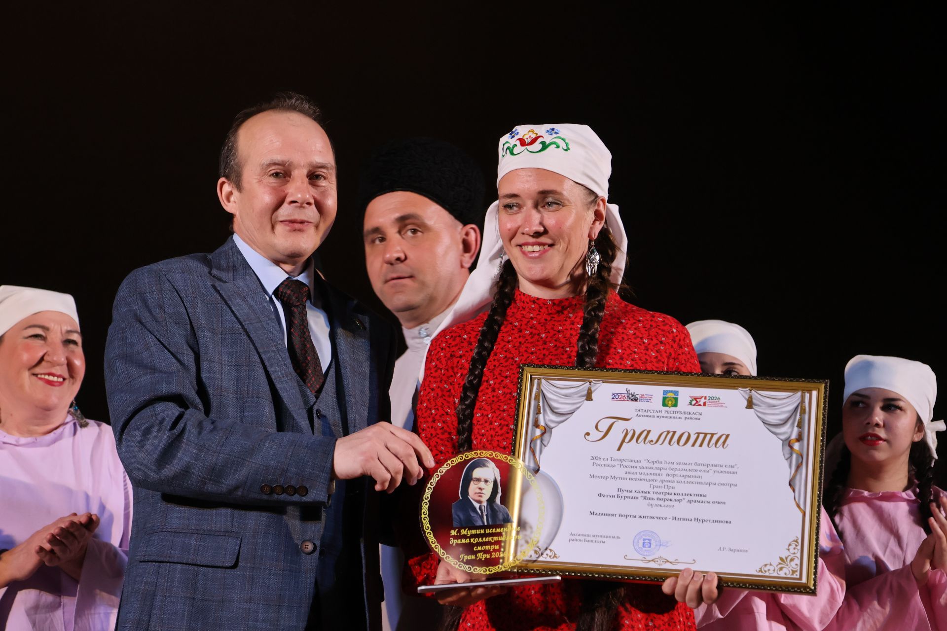 Актаныштагы Театр айлыгында җиңүчеләрне режиссер Александр Долматов тәбрик итте