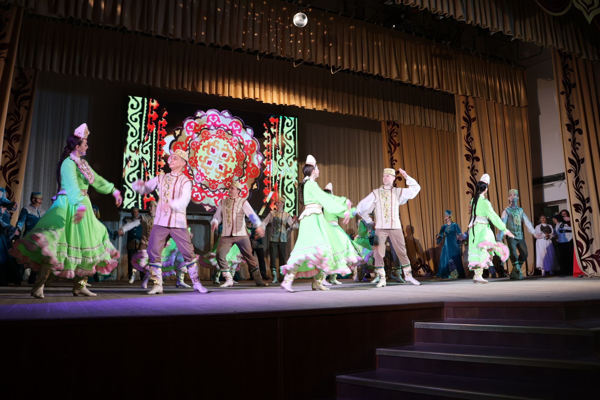 «Агыйдел» дәүләт җыр һәм бию ансамбленең «Җырланмаган әле безнең җыр» концертыннан репортаж