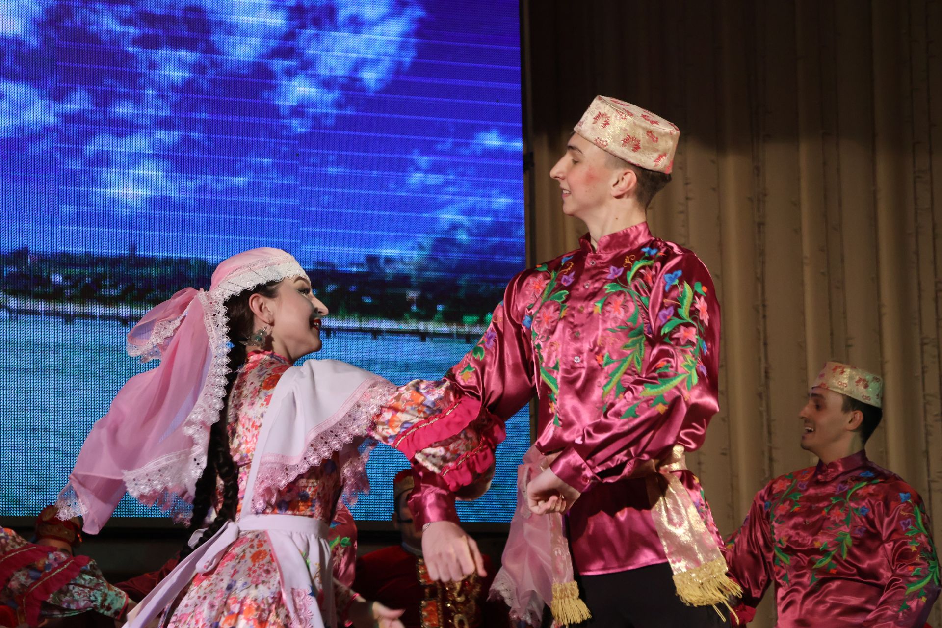 «Агыйдел» дәүләт җыр һәм бию ансамбленең «Җырланмаган әле безнең җыр» концертыннан репортаж