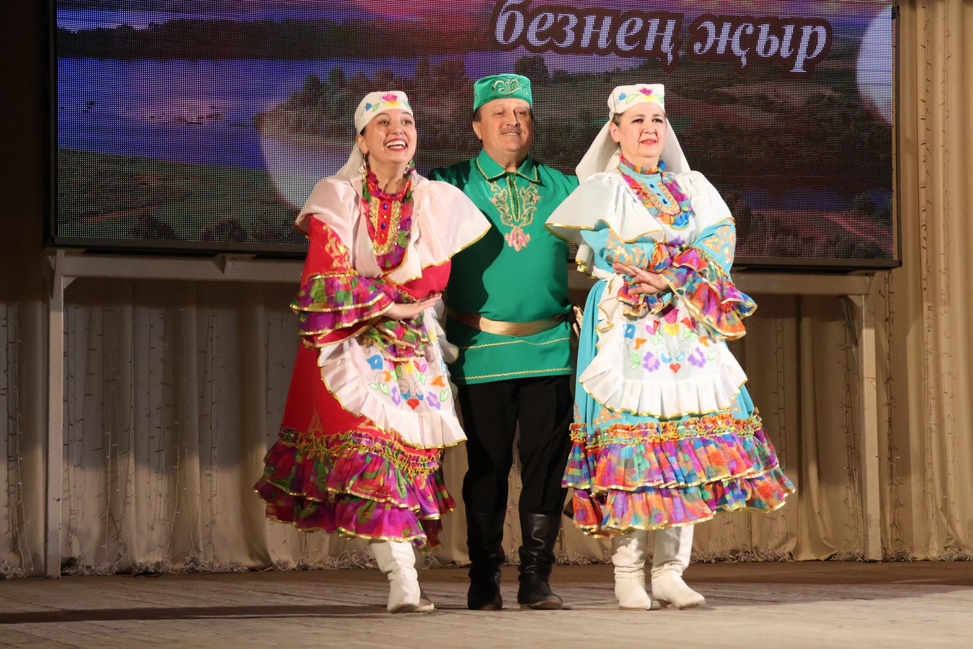 «Агыйдел» дәүләт җыр һәм бию ансамбленең «Җырланмаган әле безнең җыр» концертыннан репортаж