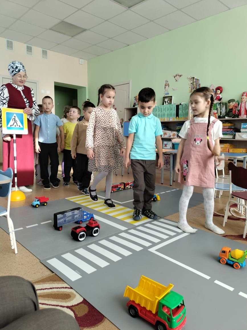 «Алтынчәч» балалар бакчасында ачык дәрес узды