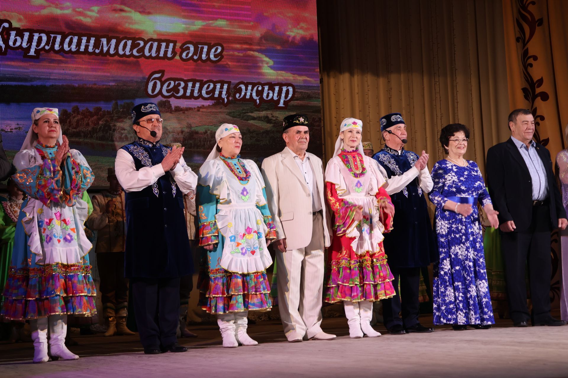 «Агыйдел» дәүләт җыр һәм бию ансамбленең «Җырланмаган әле безнең җыр» концертыннан репортаж