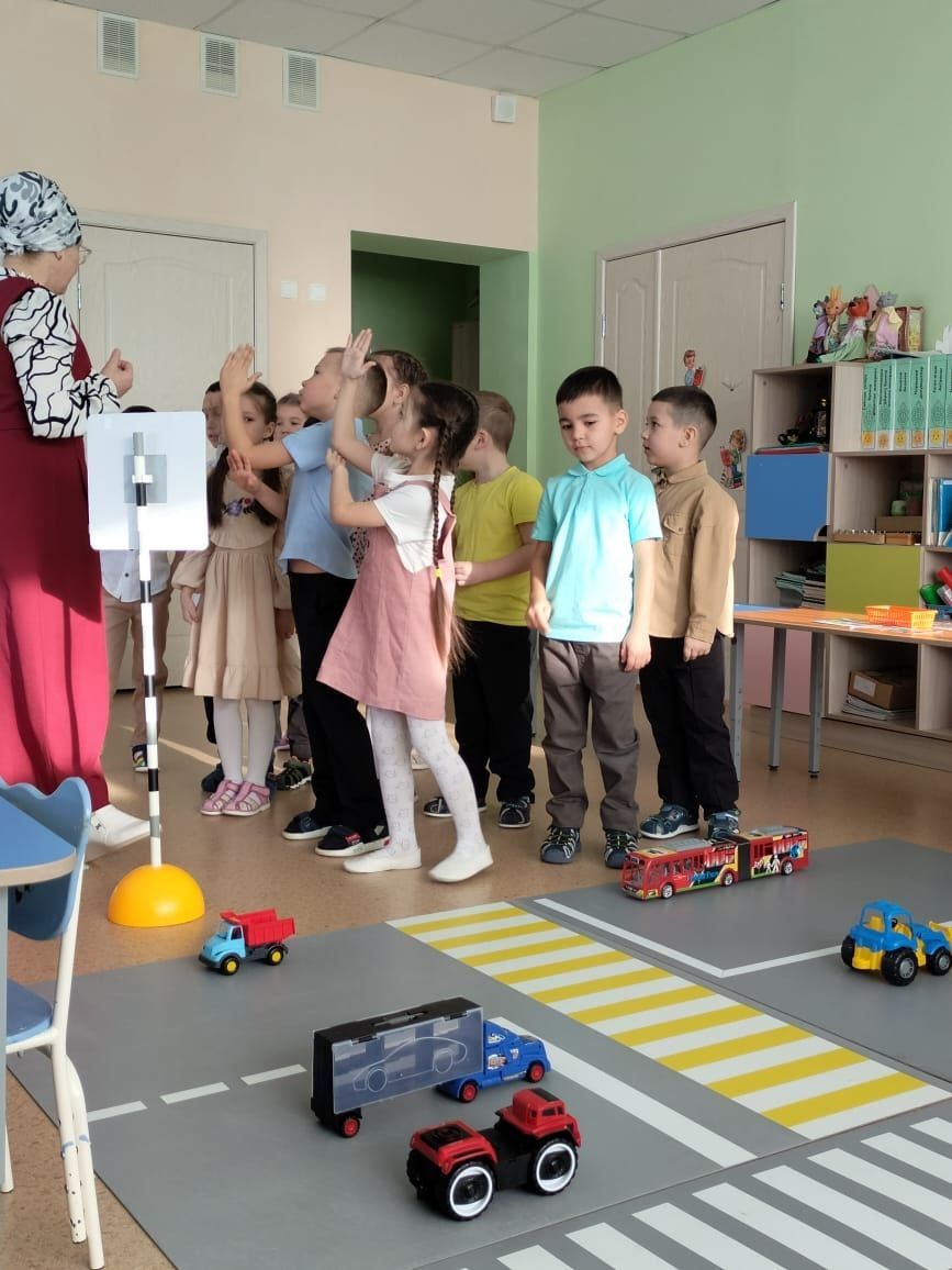 «Алтынчәч» балалар бакчасында ачык дәрес узды