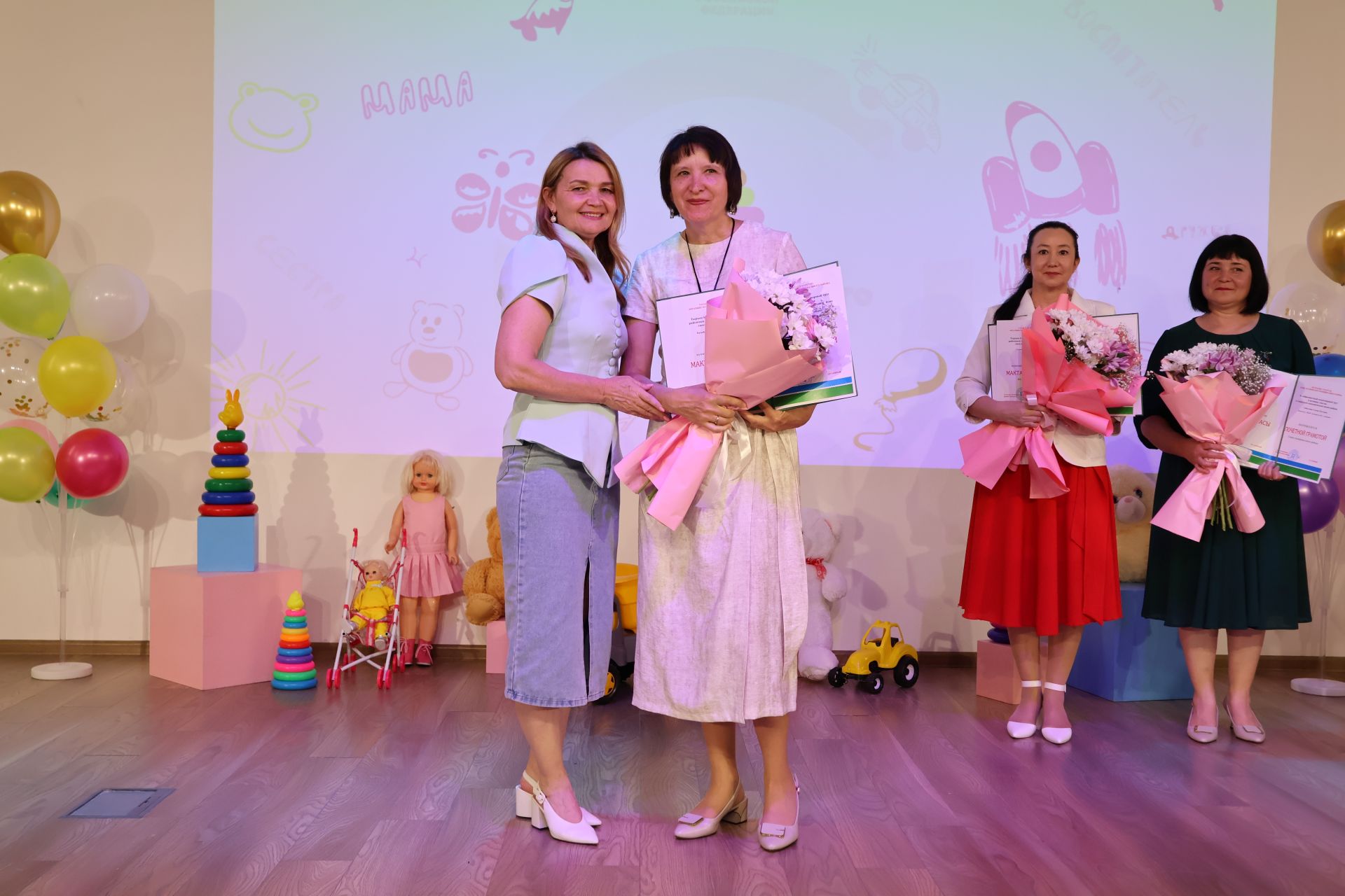 Тәрбиячеләр- фантазиягә бай, балалар күңеленә юл таба белүче кешеләр!
