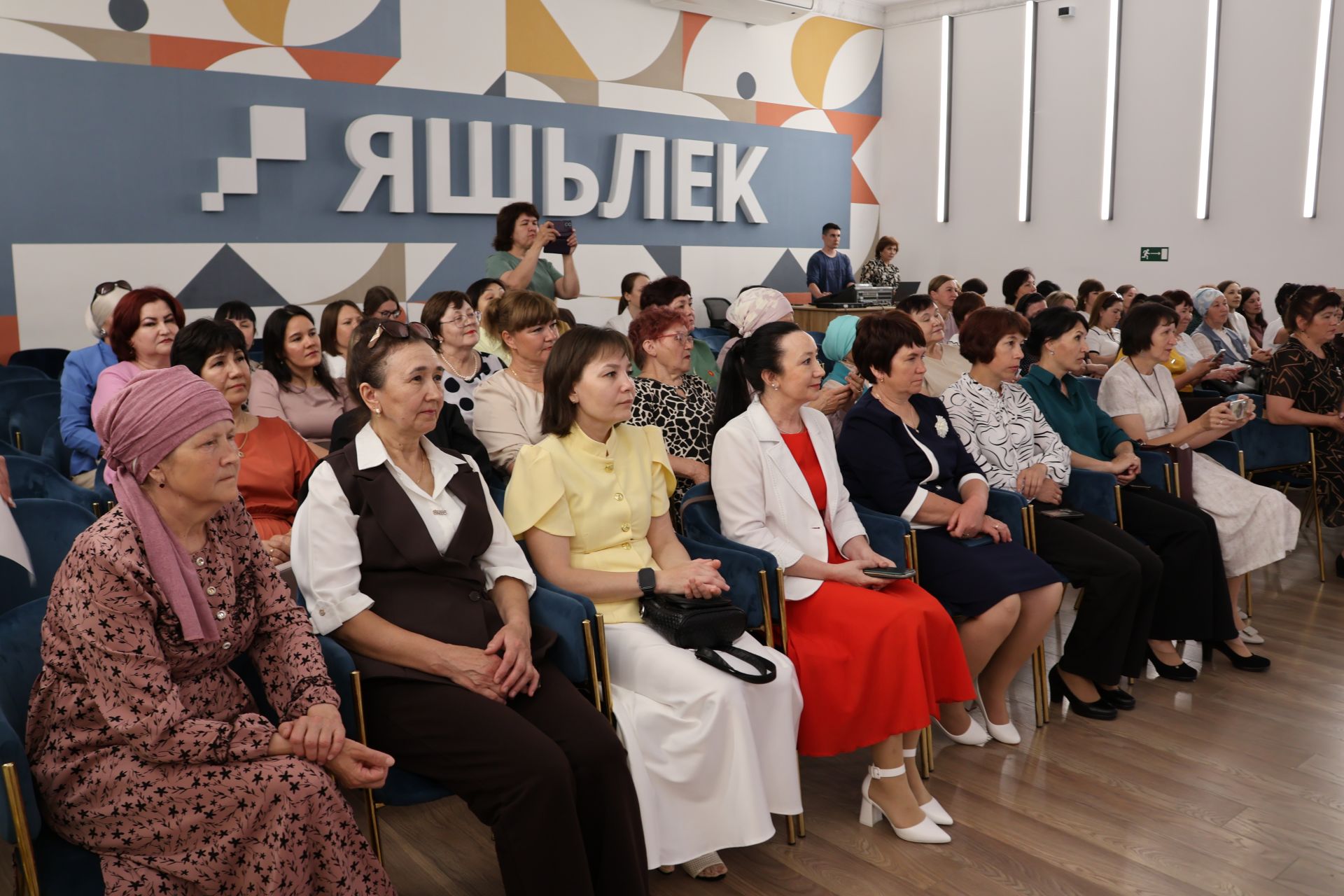 Актанышта мәктәпкәчә белем бирү хезмәткәрләрен хөрмәтләделәр
