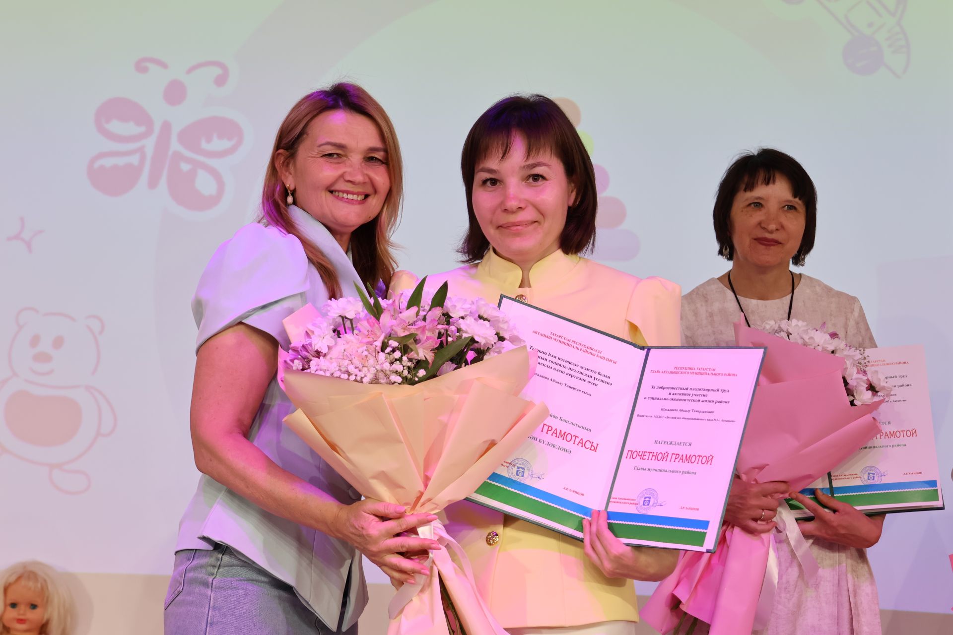 Тәрбиячеләр- фантазиягә бай, балалар күңеленә юл таба белүче кешеләр!