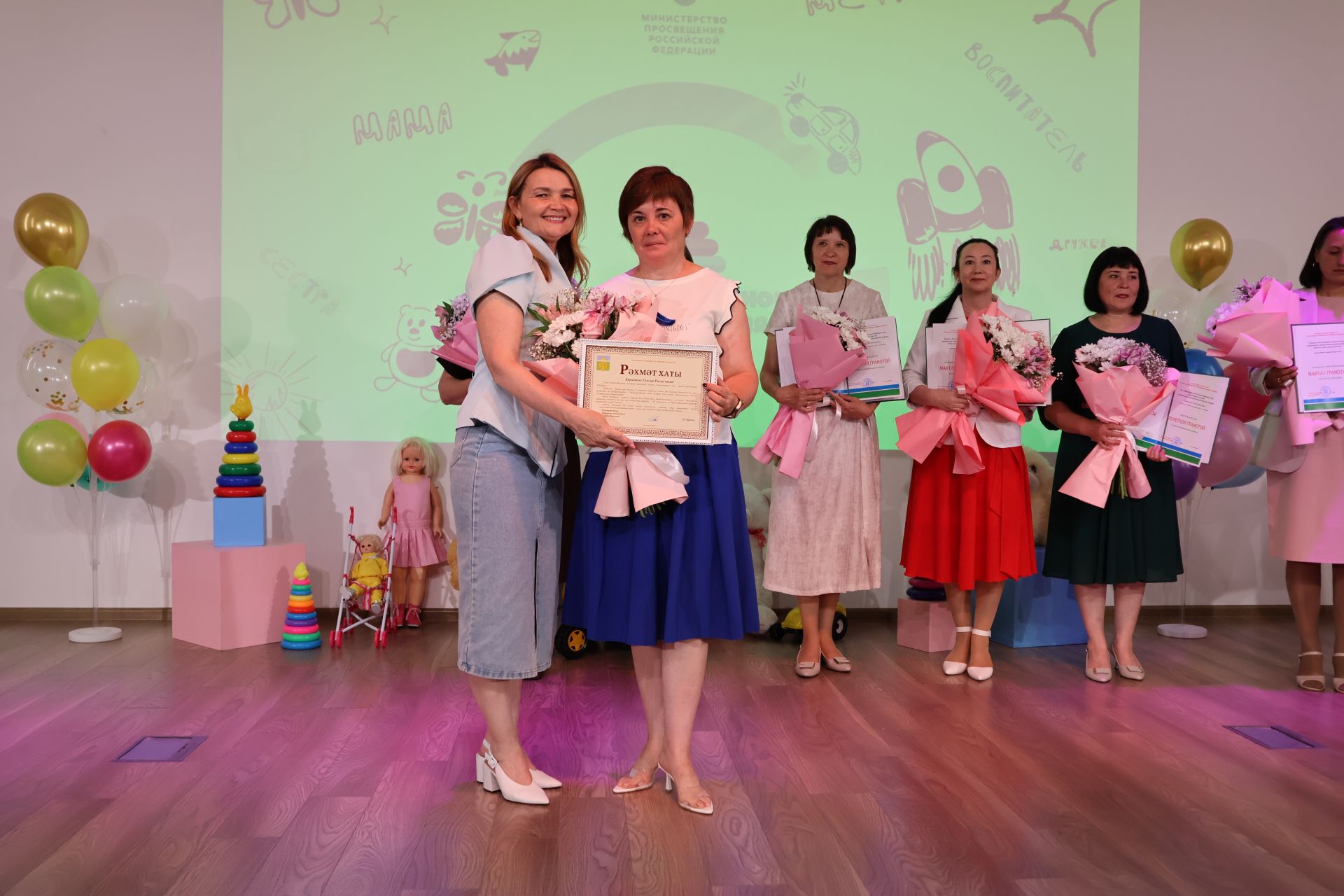 Тәрбиячеләр- фантазиягә бай, балалар күңеленә юл таба белүче кешеләр!