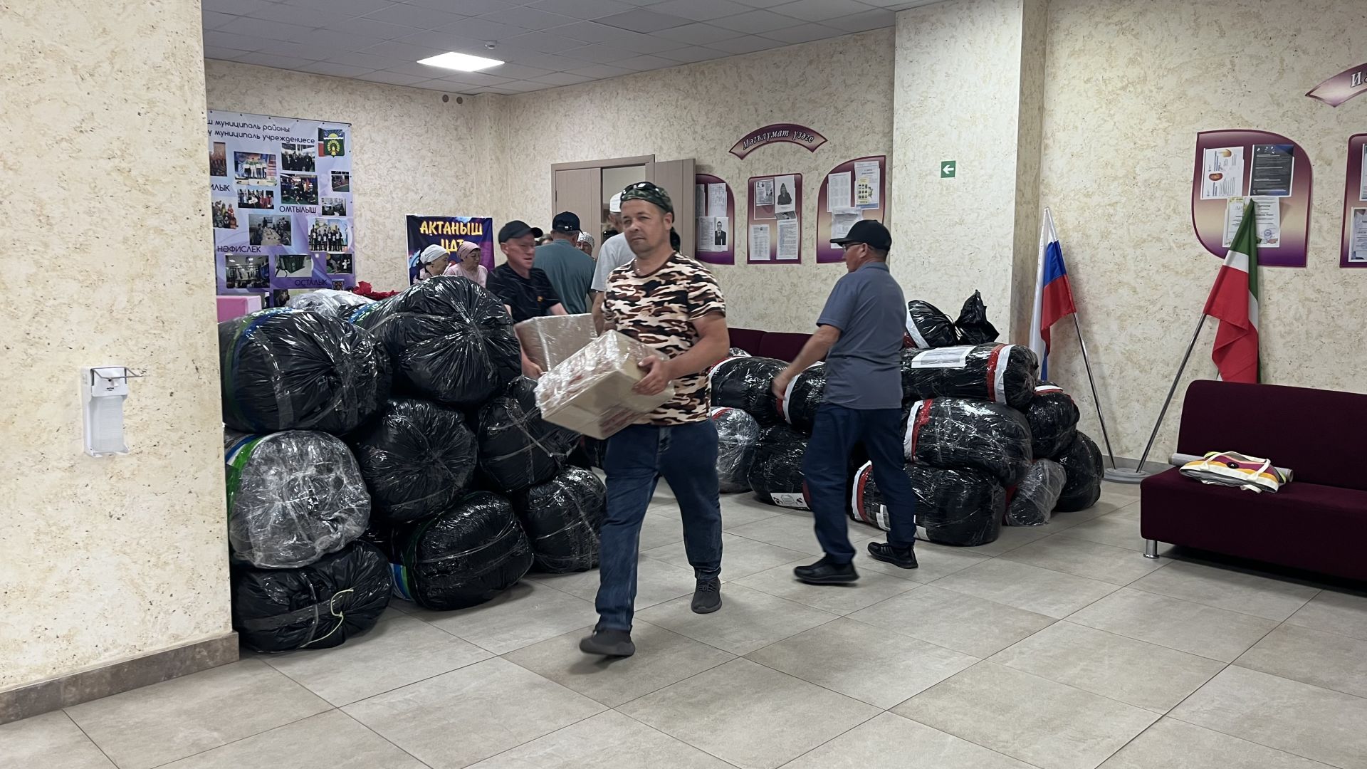 Халык көче — фронтка терәк: Актаныштан чираттагы гуманитар йөк юлга чыкты