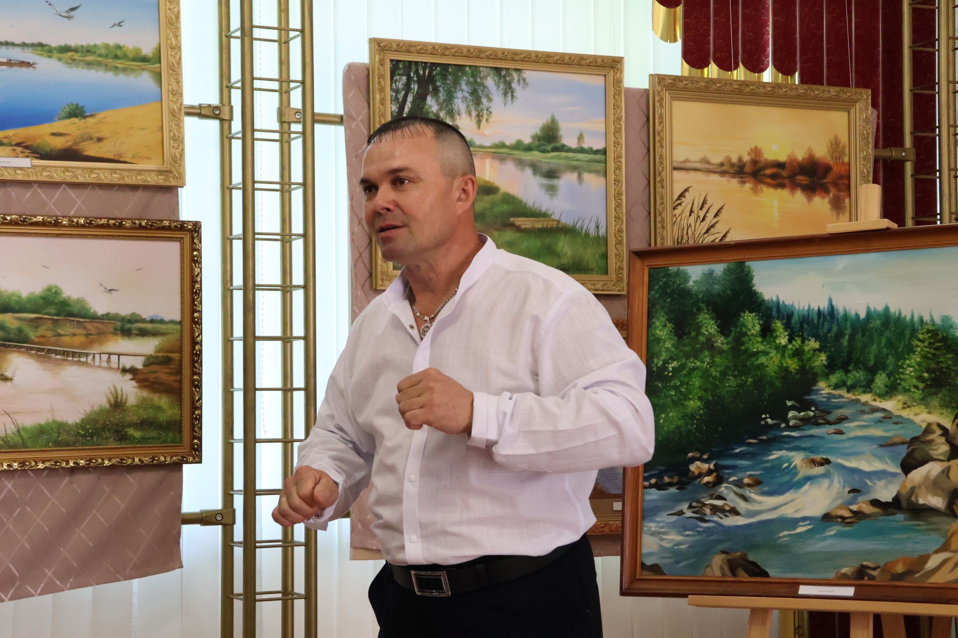 Туган якны өйрәнү музеенда Айрат Сәрвәровның “Гүзәл туган җирем” күргәзмәсе ачылды