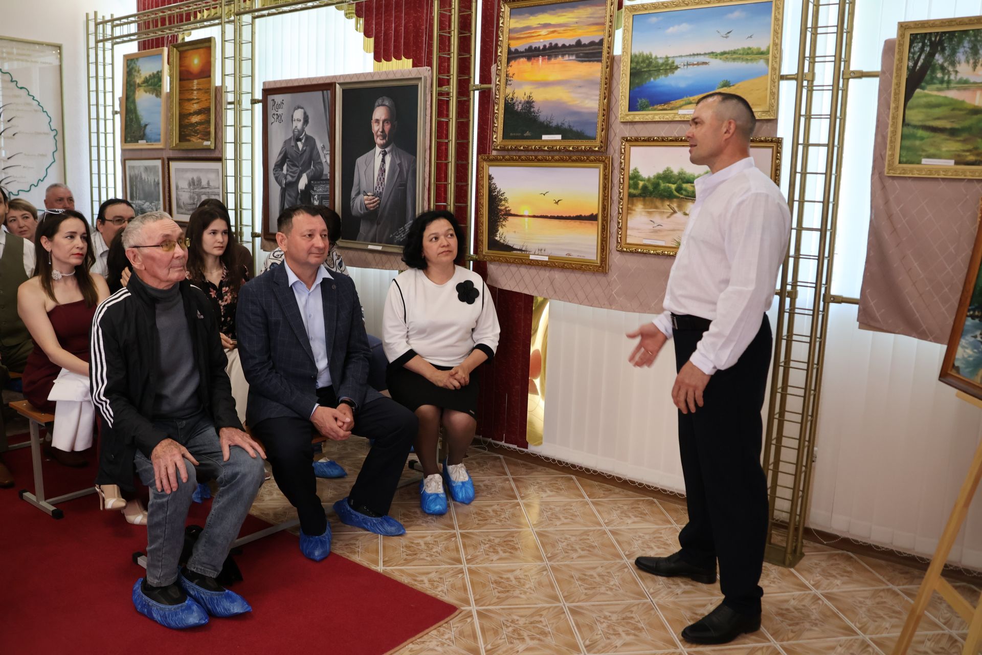 Туган якны өйрәнү музеенда Айрат Сәрвәровның “Гүзәл туган җирем” күргәзмәсе ачылды