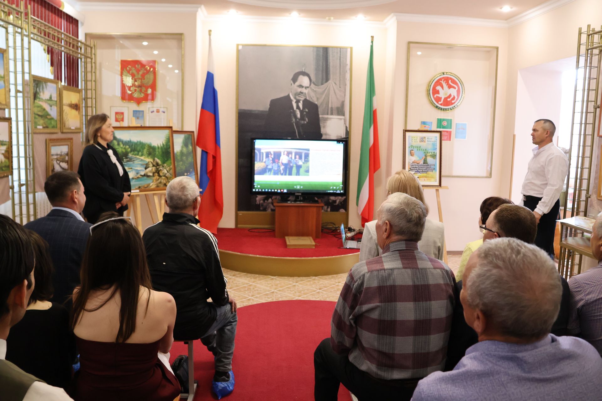 Туган якны өйрәнү музеенда Айрат Сәрвәровның “Гүзәл туган җирем” күргәзмәсе ачылды