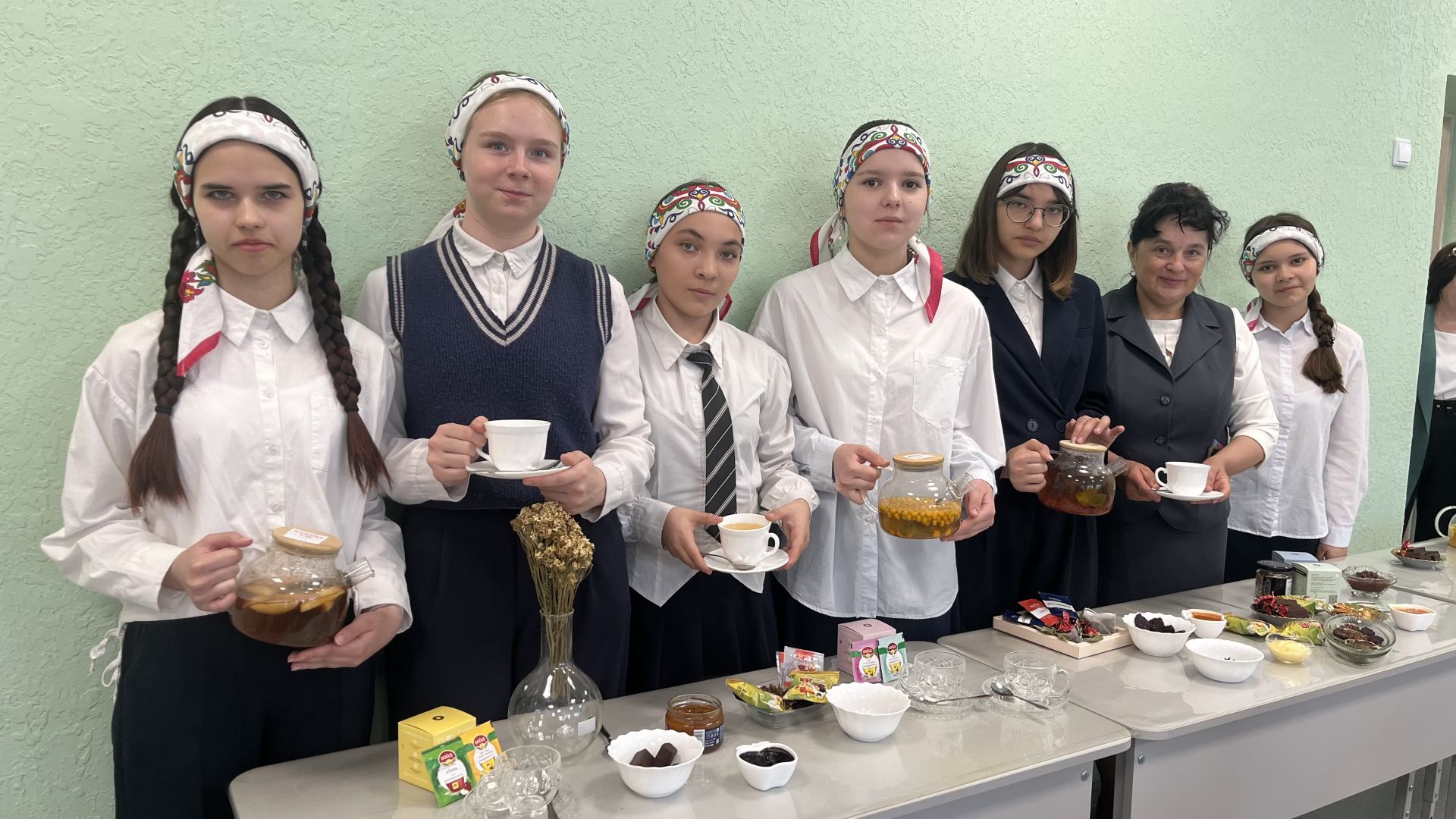 Шифалы үләннәр дөньясында: Актанышның беренче мәктәбендә «Фиточәй» проекты уңышлы тормышка ашырыла