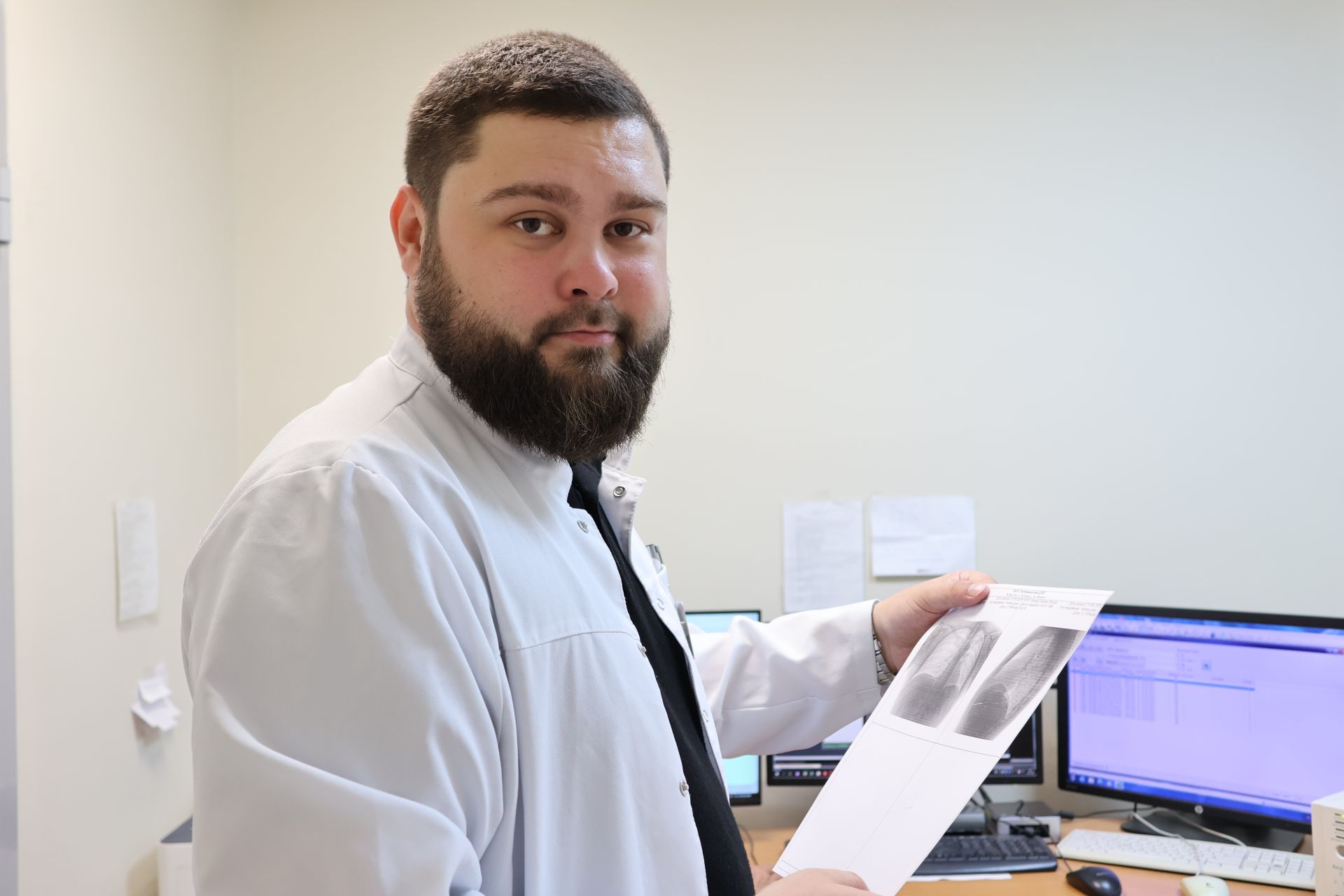 Үз һөнәренең тугры улы: Актанышка өченче буын табиб-рентгенолог Денис Рамазанов кайтты