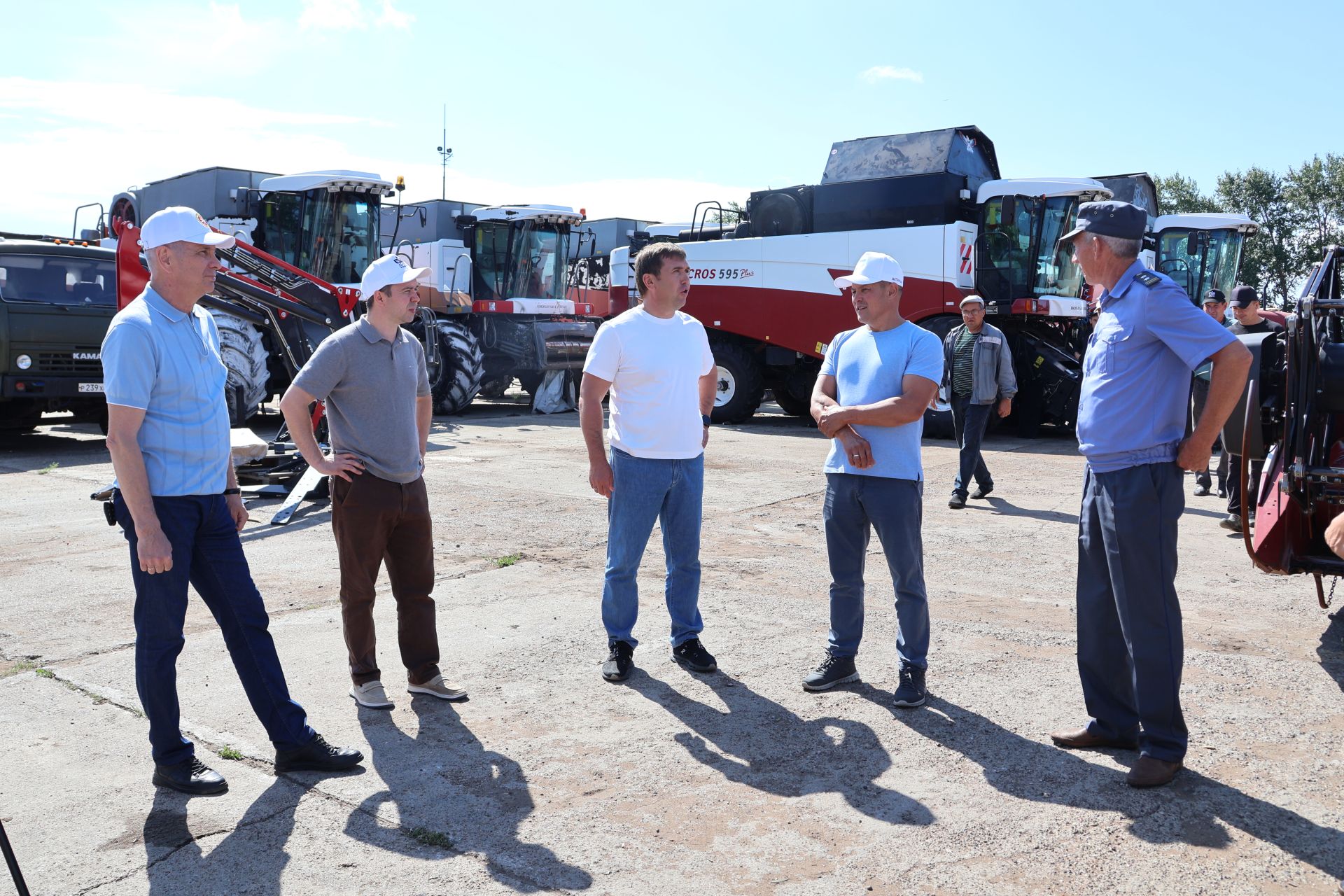 Бүген Актаныш районы хуҗалыкларының урып-җыюга чыгачак техникасы тикшерелде