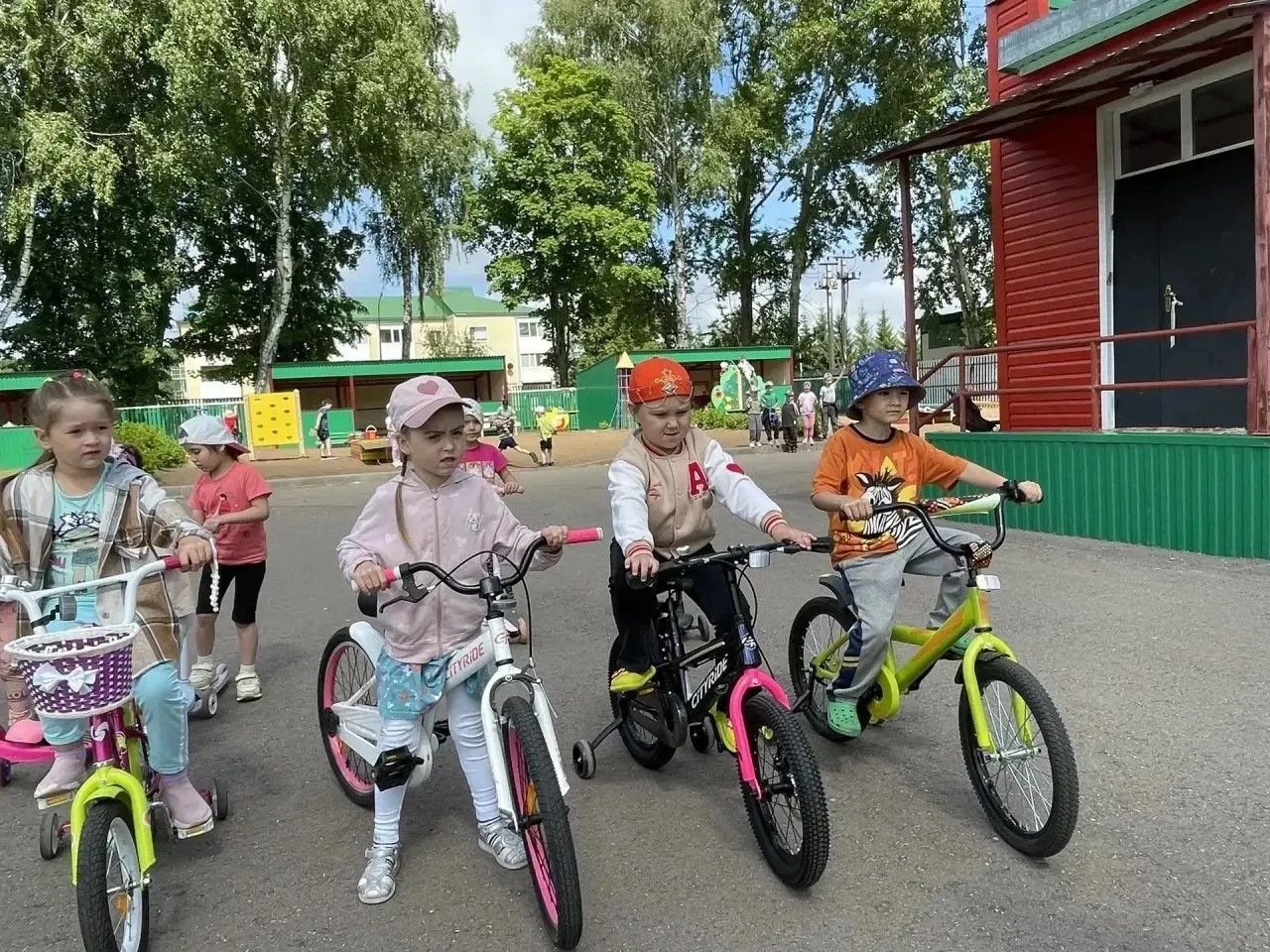 Велосипед көнендә балалар иминлек кагыйдәләрен искә төшерде