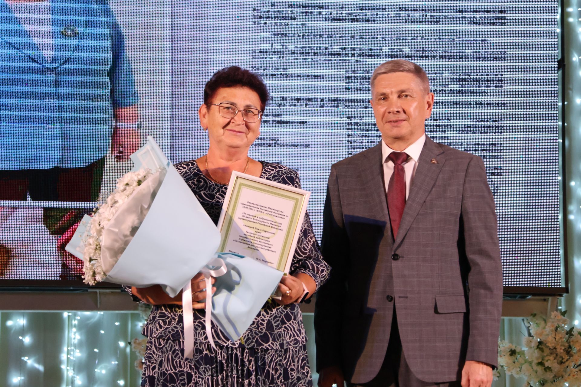 Актанышта ак халатлы фәрештәләрне хөрмәтләделәр (исемлек һәм фотолар)