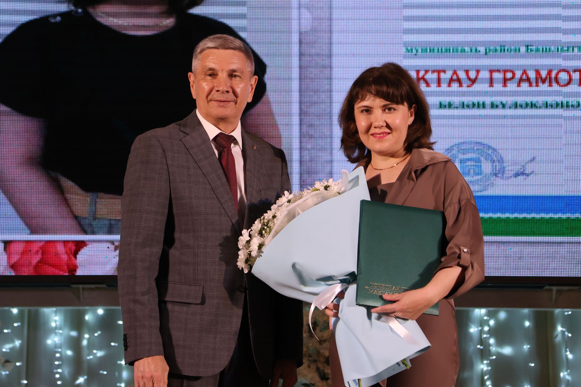 Актанышта ак халатлы фәрештәләрне хөрмәтләделәр (исемлек һәм фотолар)