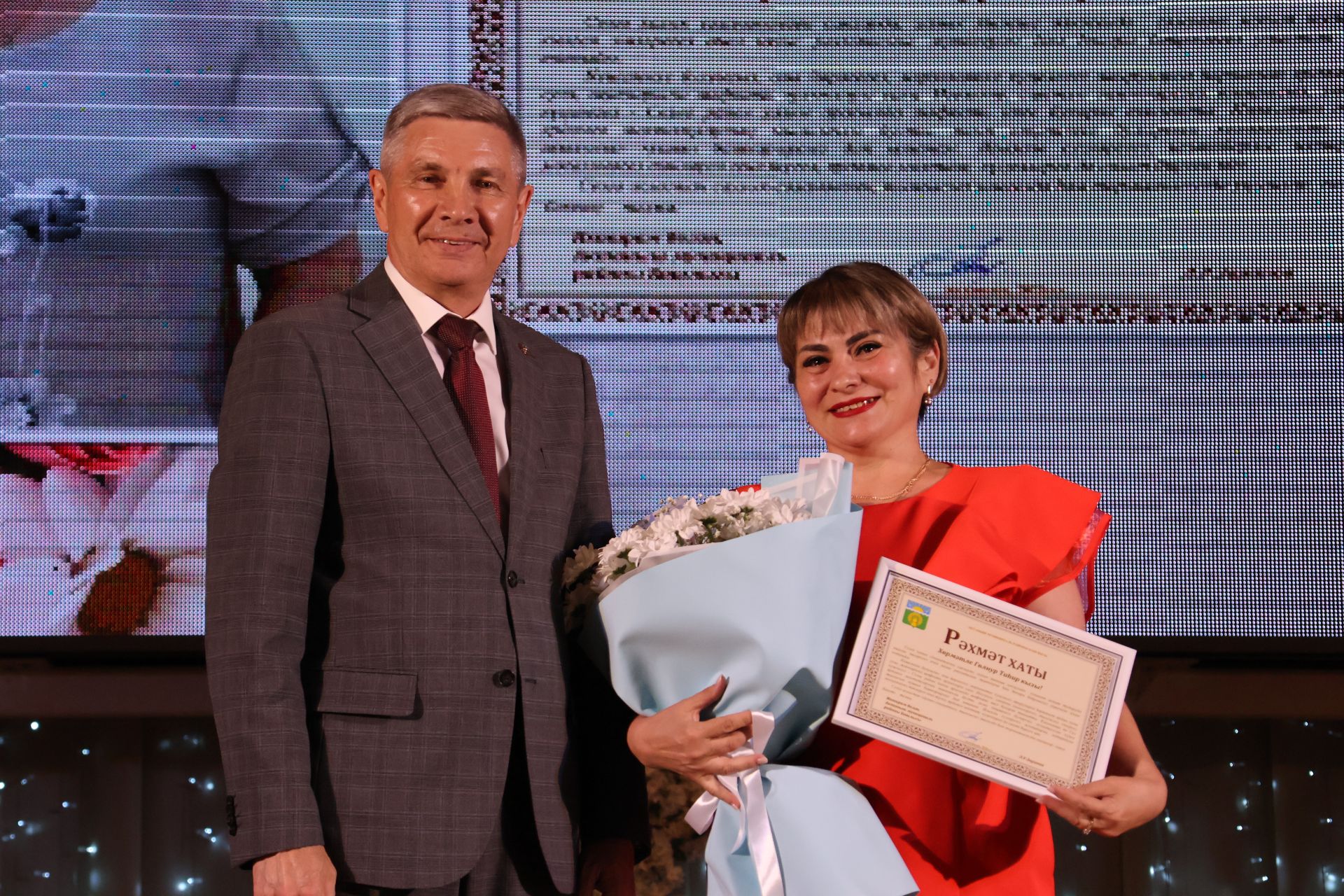Актанышта ак халатлы фәрештәләрне хөрмәтләделәр (исемлек һәм фотолар)